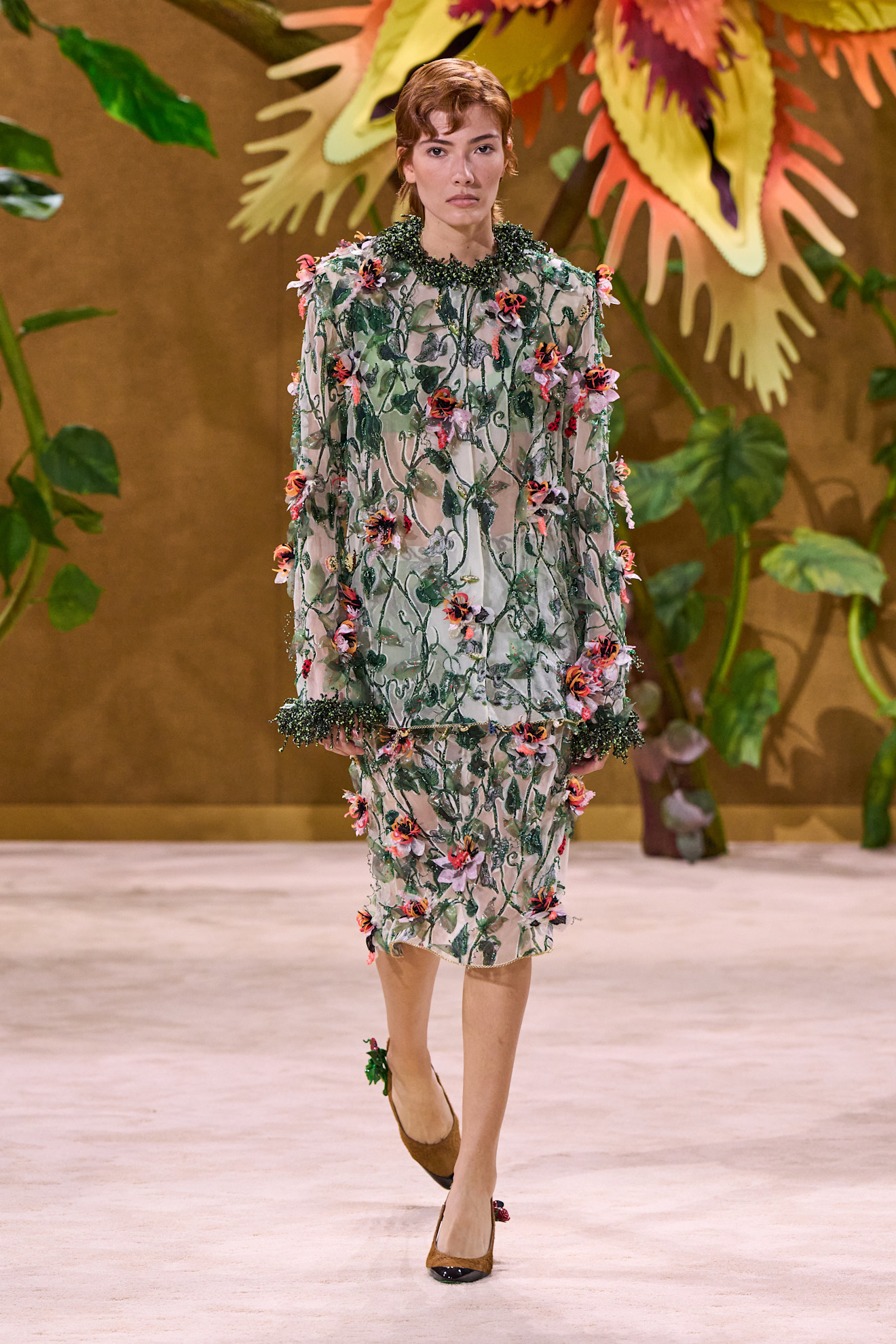An image of the Chanel FW26 Haute Couture runway.
