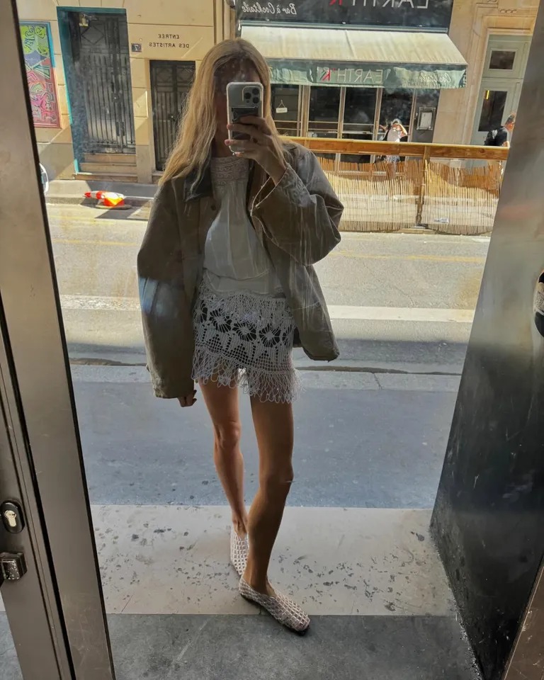 Woman showing how to wear the Cinderella shoe trend.
