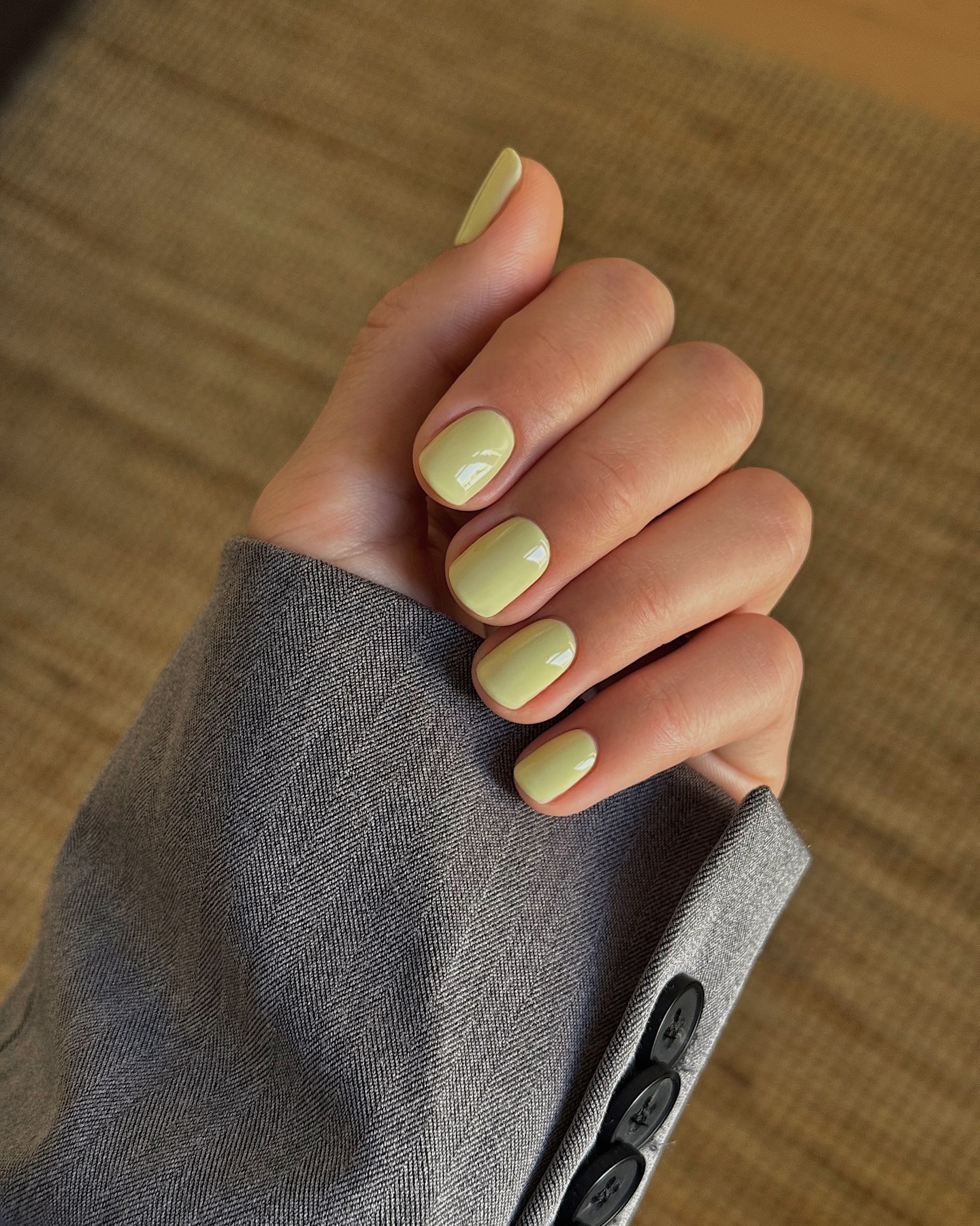 Pistachio nails