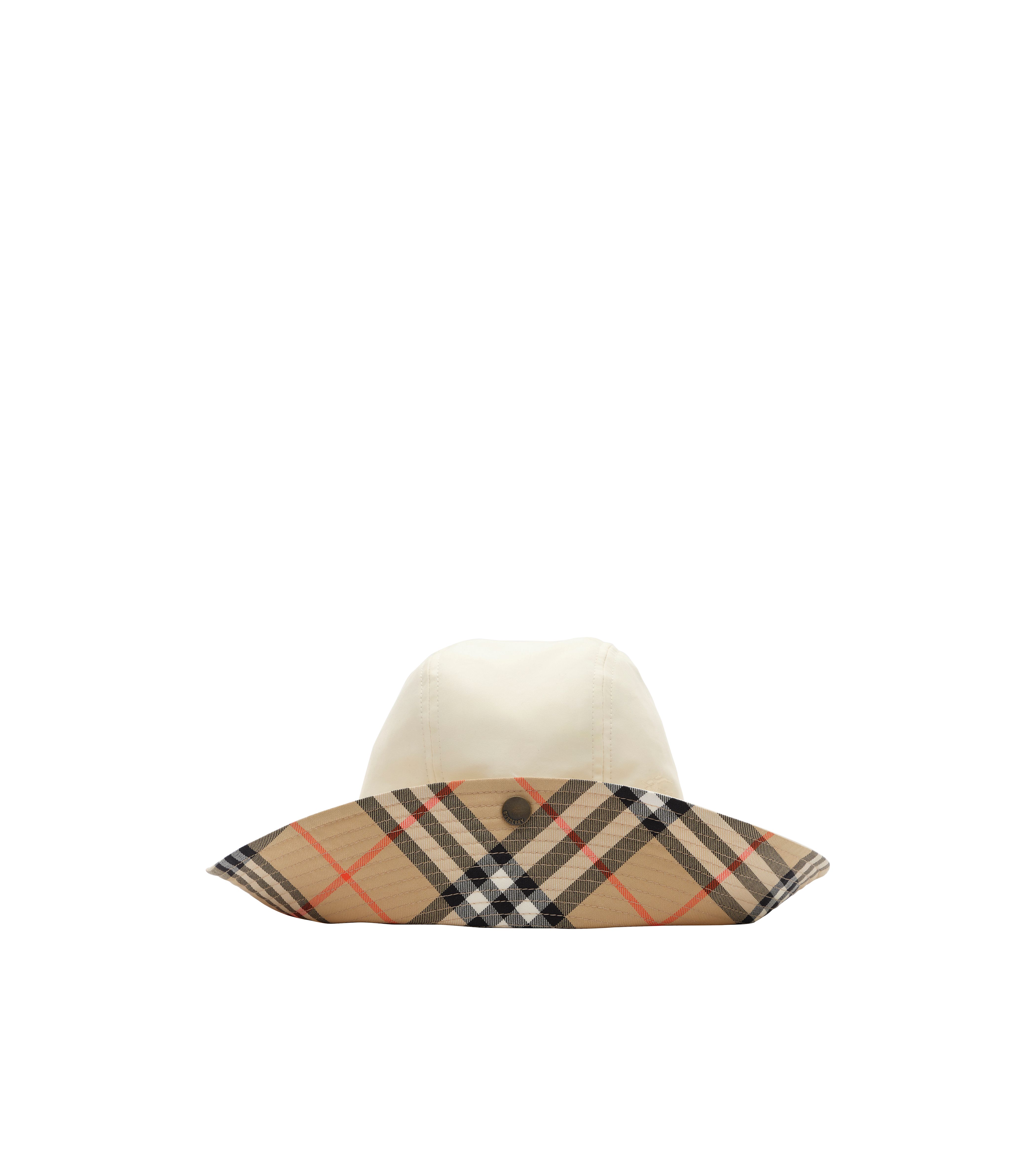 Burberry ‘Escape to the Countryside’ collection.