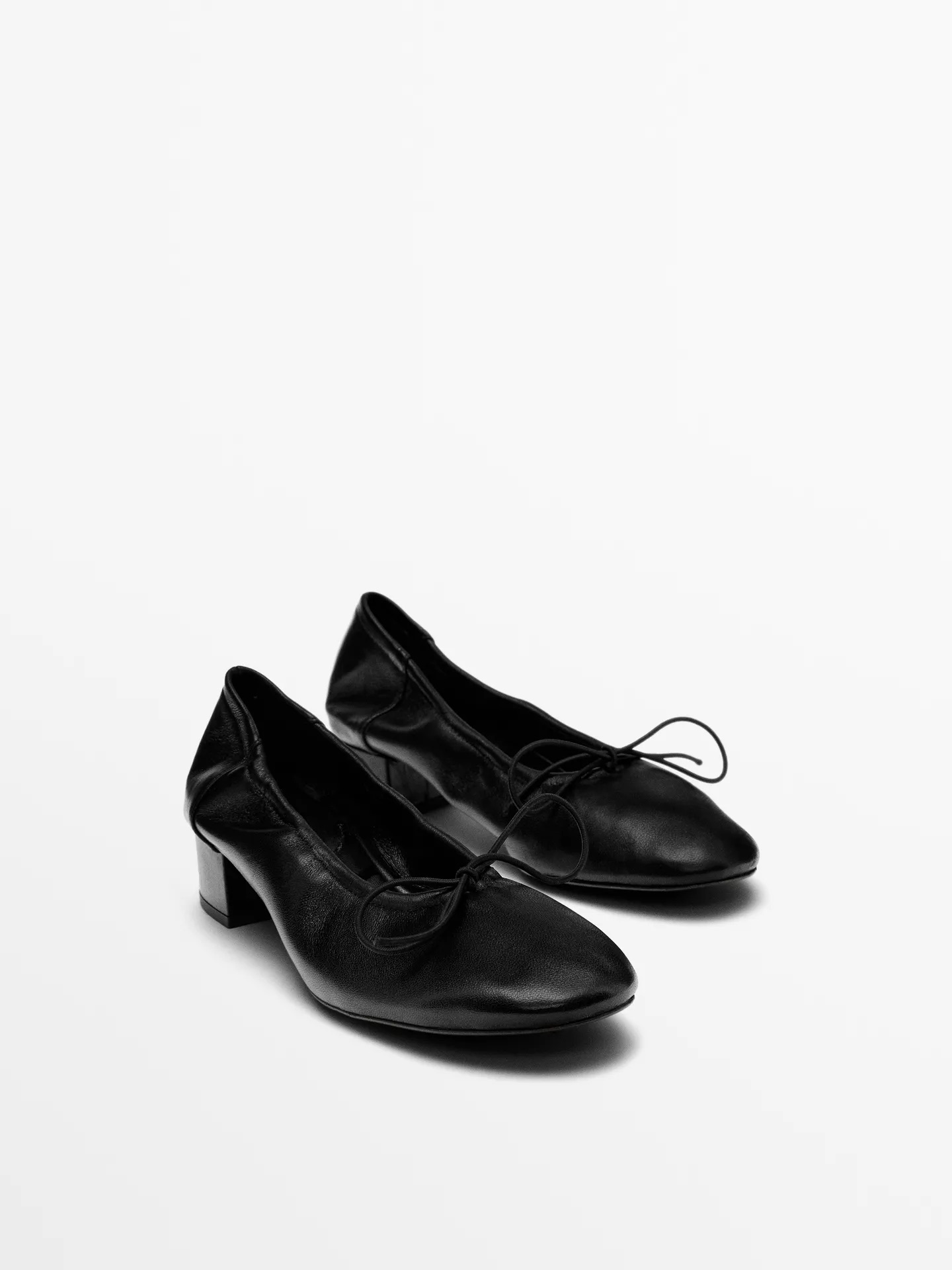 Black high-heel ballerina shoes with elastic bows.