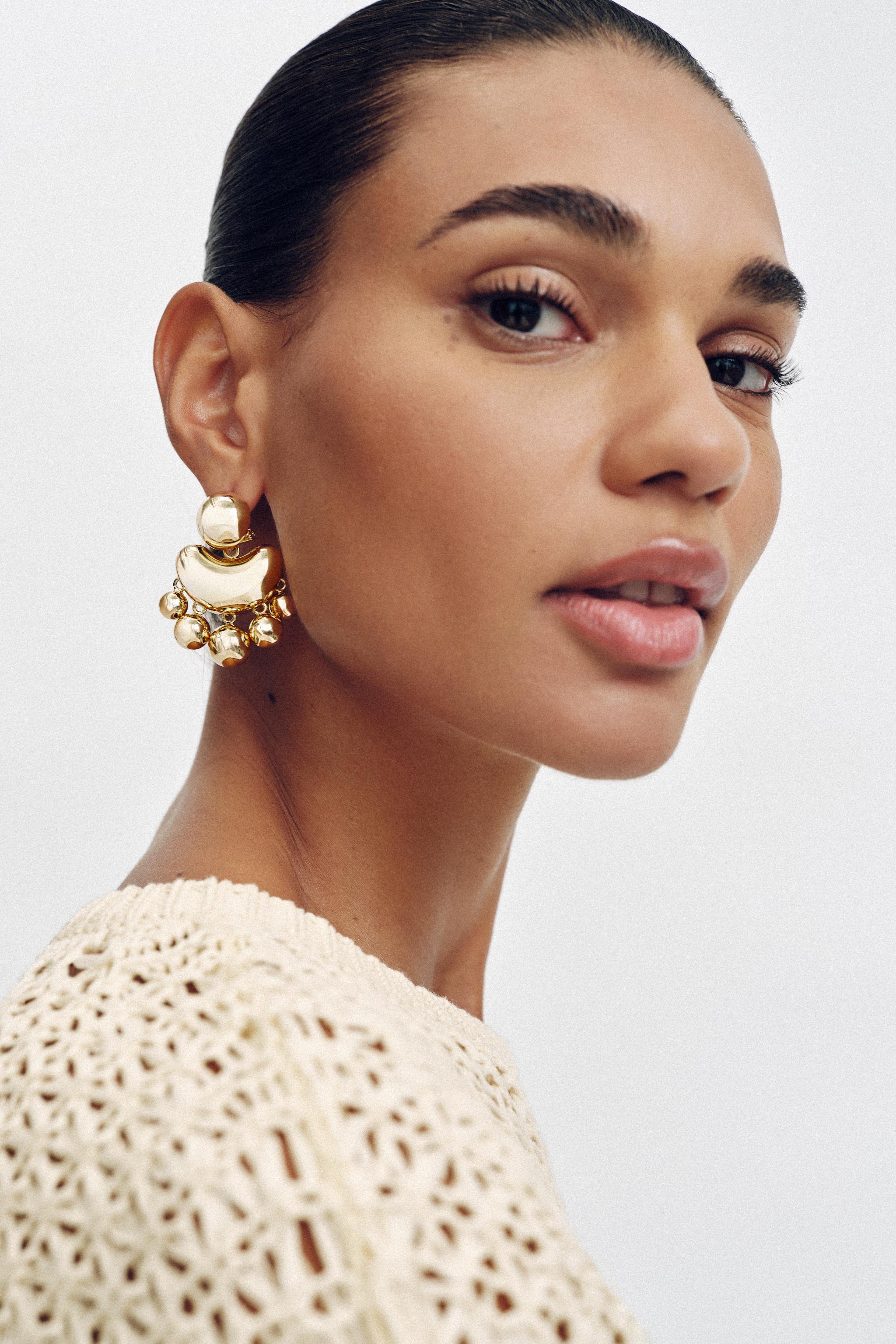 Metal Earrings With Embossed Pieces - Golden - M