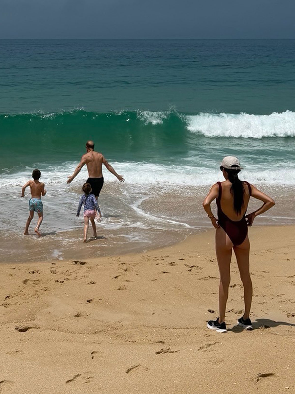 Meghan Markle wears a high-cut swimsuit at the beach
