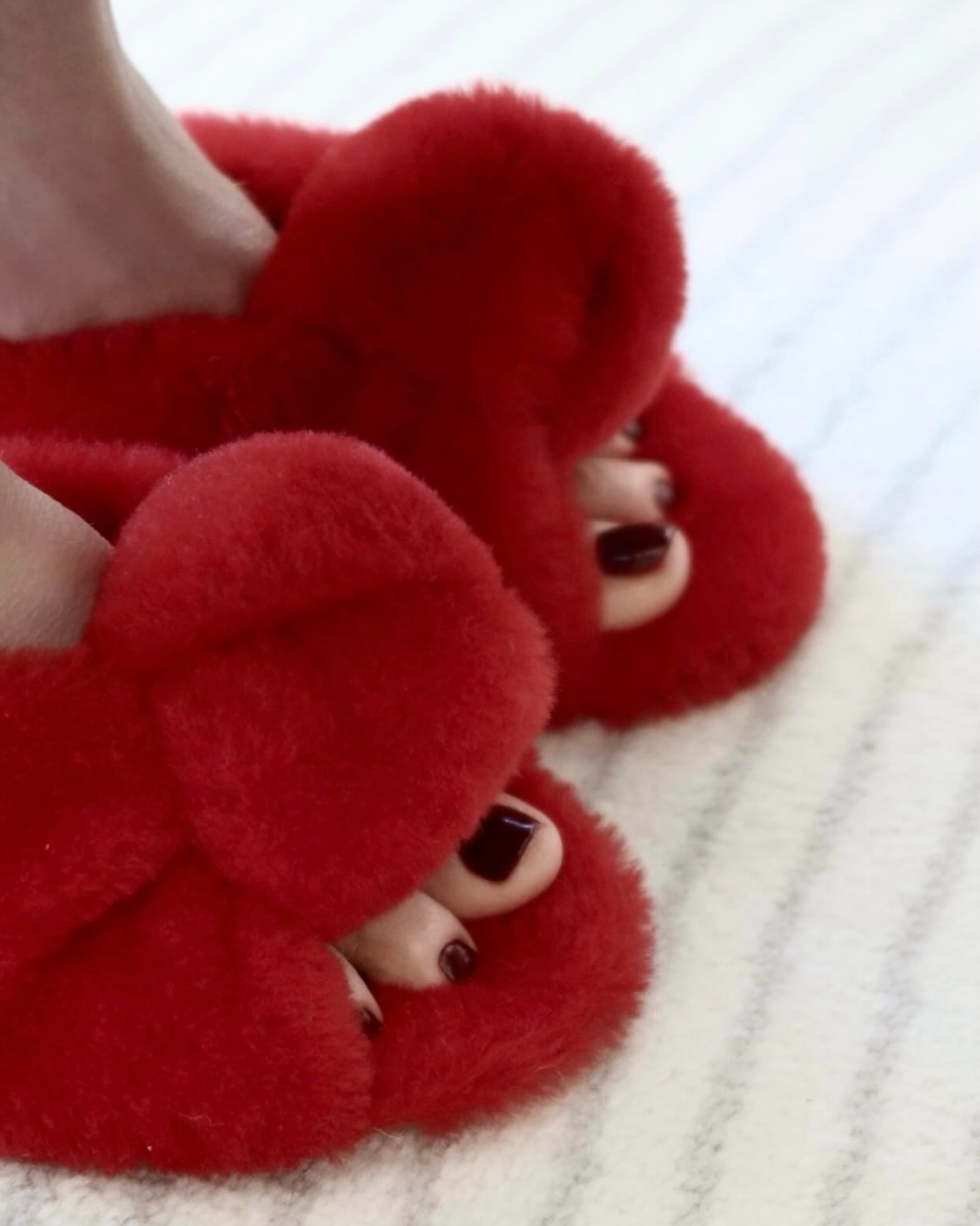A close-up of Julianne Moore's deep red pedicure