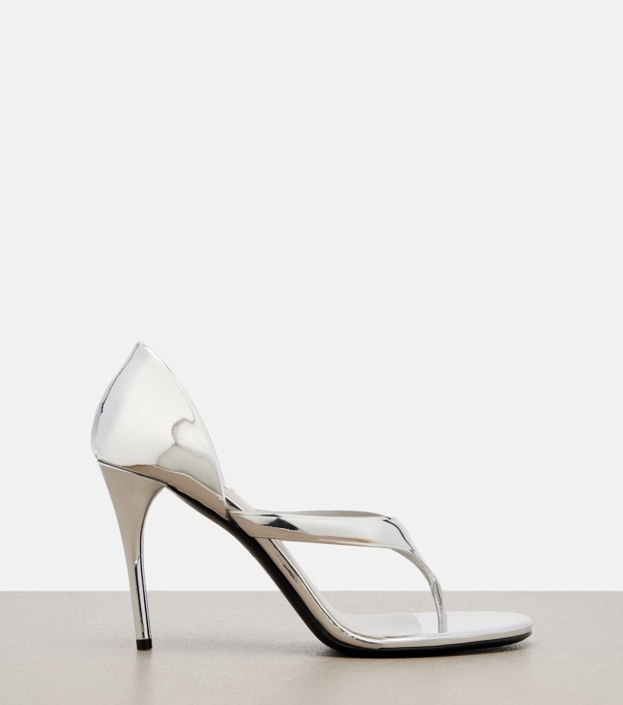 Ala&iuml;a, Infradito Mirrored Leather TThong Sandals