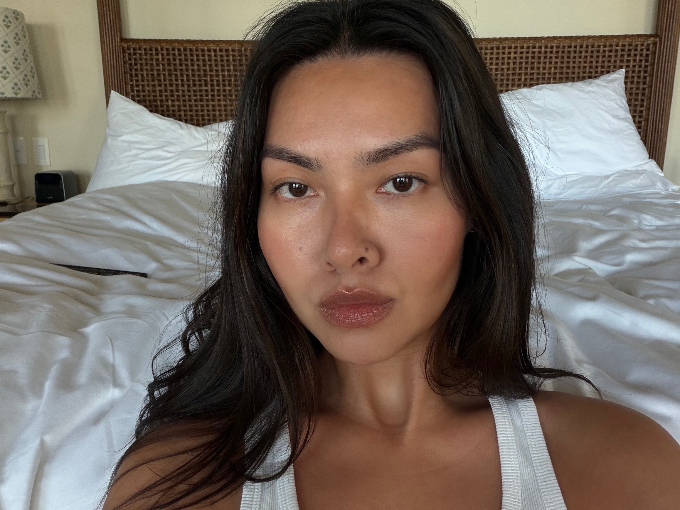 Creator @mimixn wearing a natural-looking makeup look