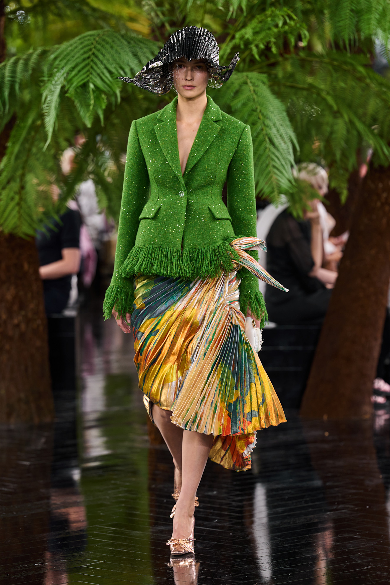 An image of the Dior FW26 Haute Couture runway.