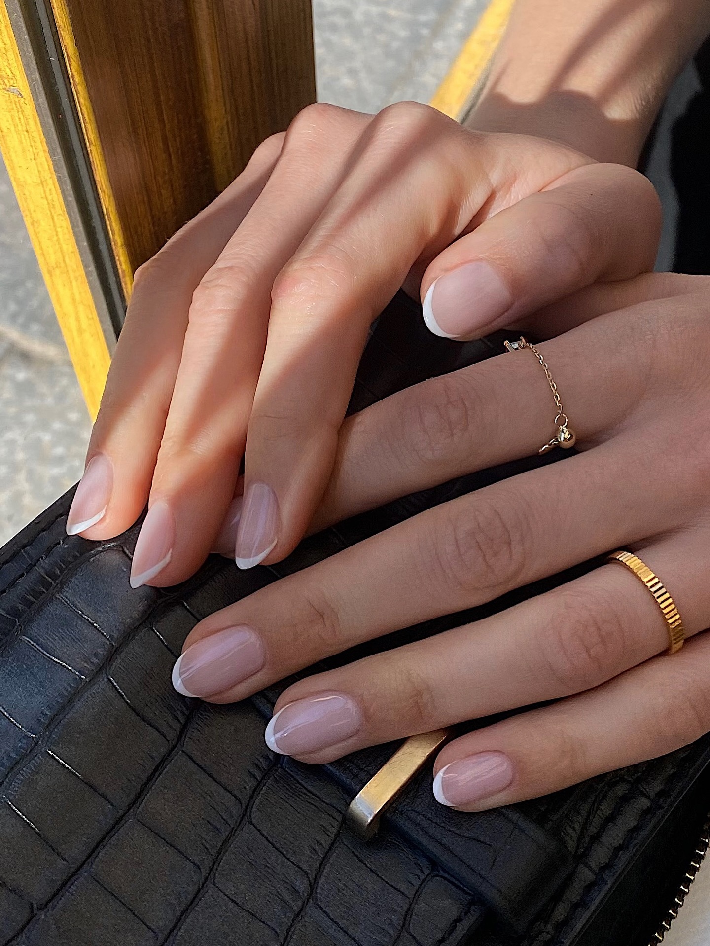 almond manicure @matejanova