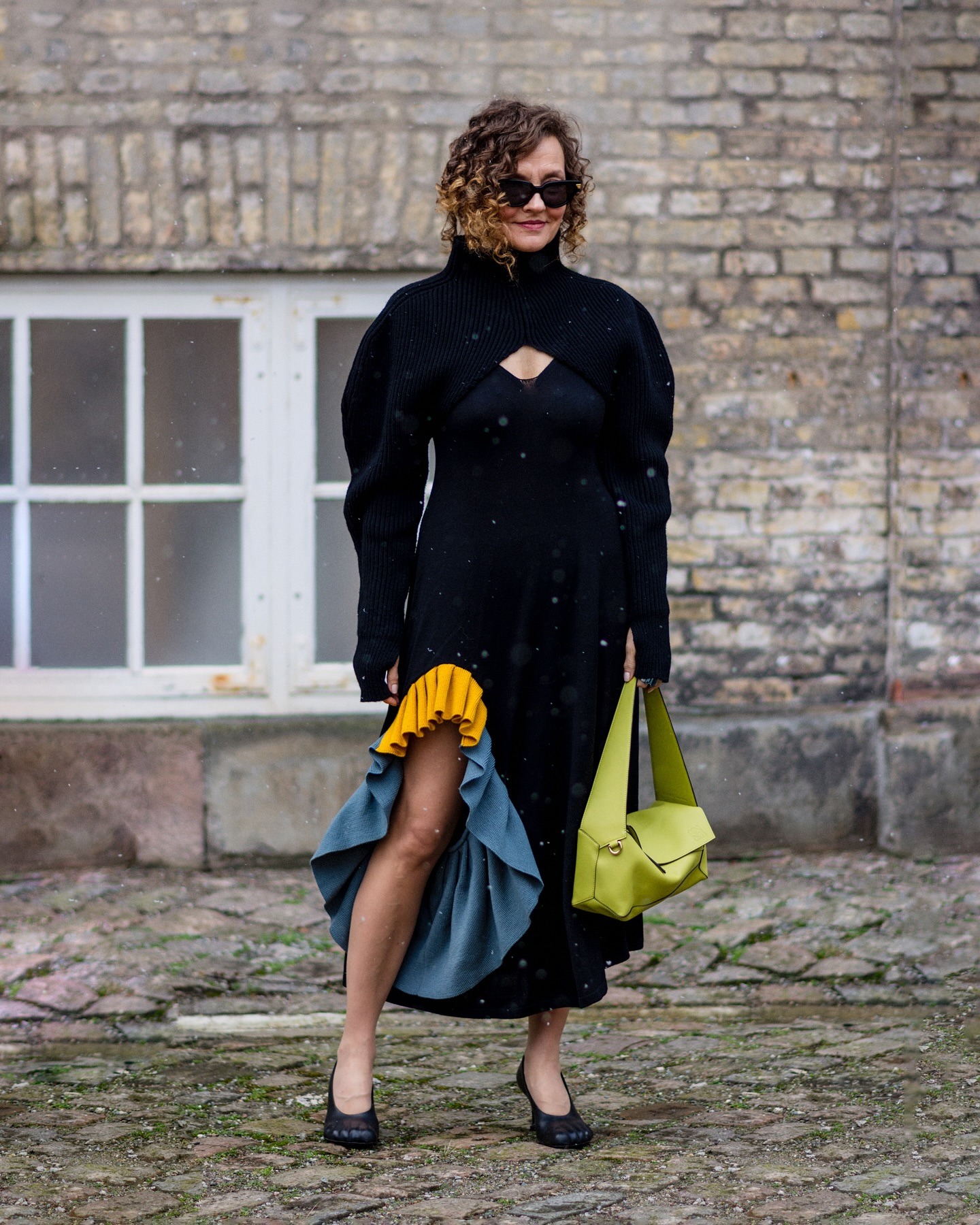 Creator @venswifestyle in a Loewe outfit with a curly, balayage bob hairstyle
