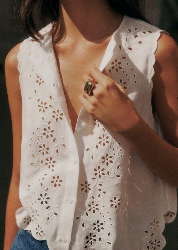 Isea Shirt - Ecru With Contrasting Cream Embroidery - Organic Cotton - S&eacute;zane