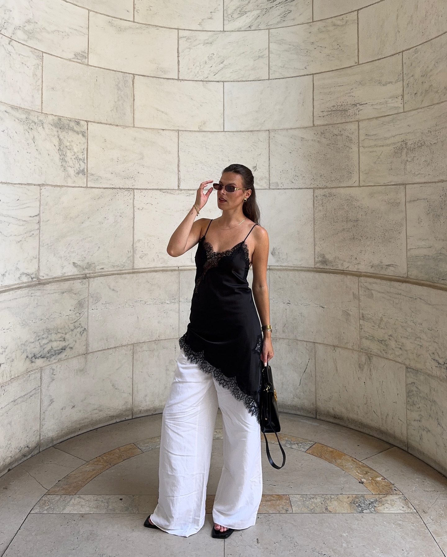 white-linen-trouser-outfits-summer-2026
