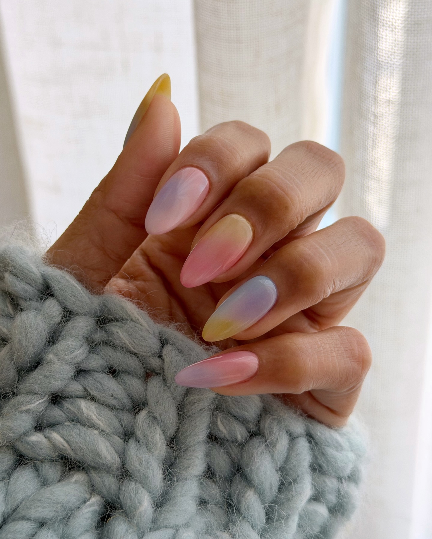 watercolour summer ombre nails @overglowedit