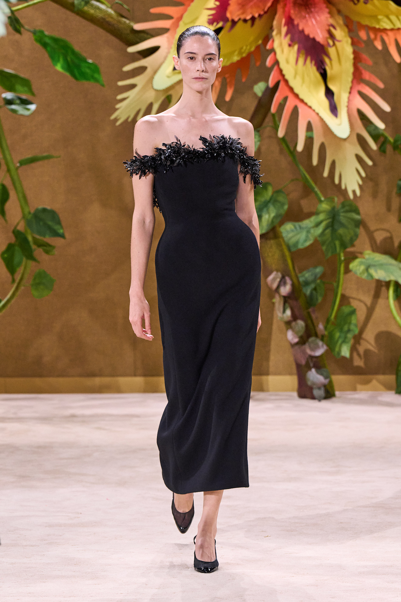 An image of the Chanel FW26 Haute Couture runway.