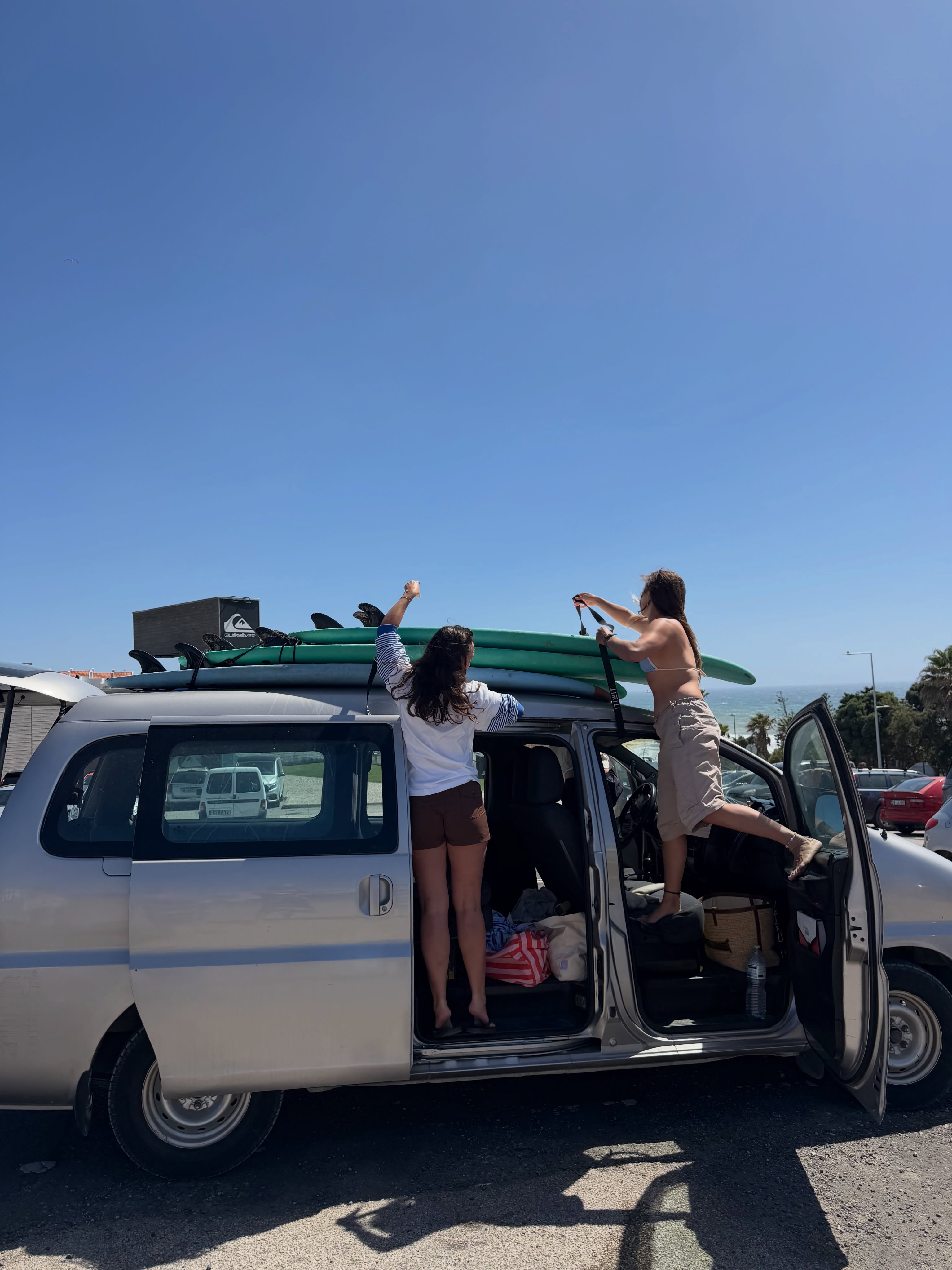2000s surfer aesthetics