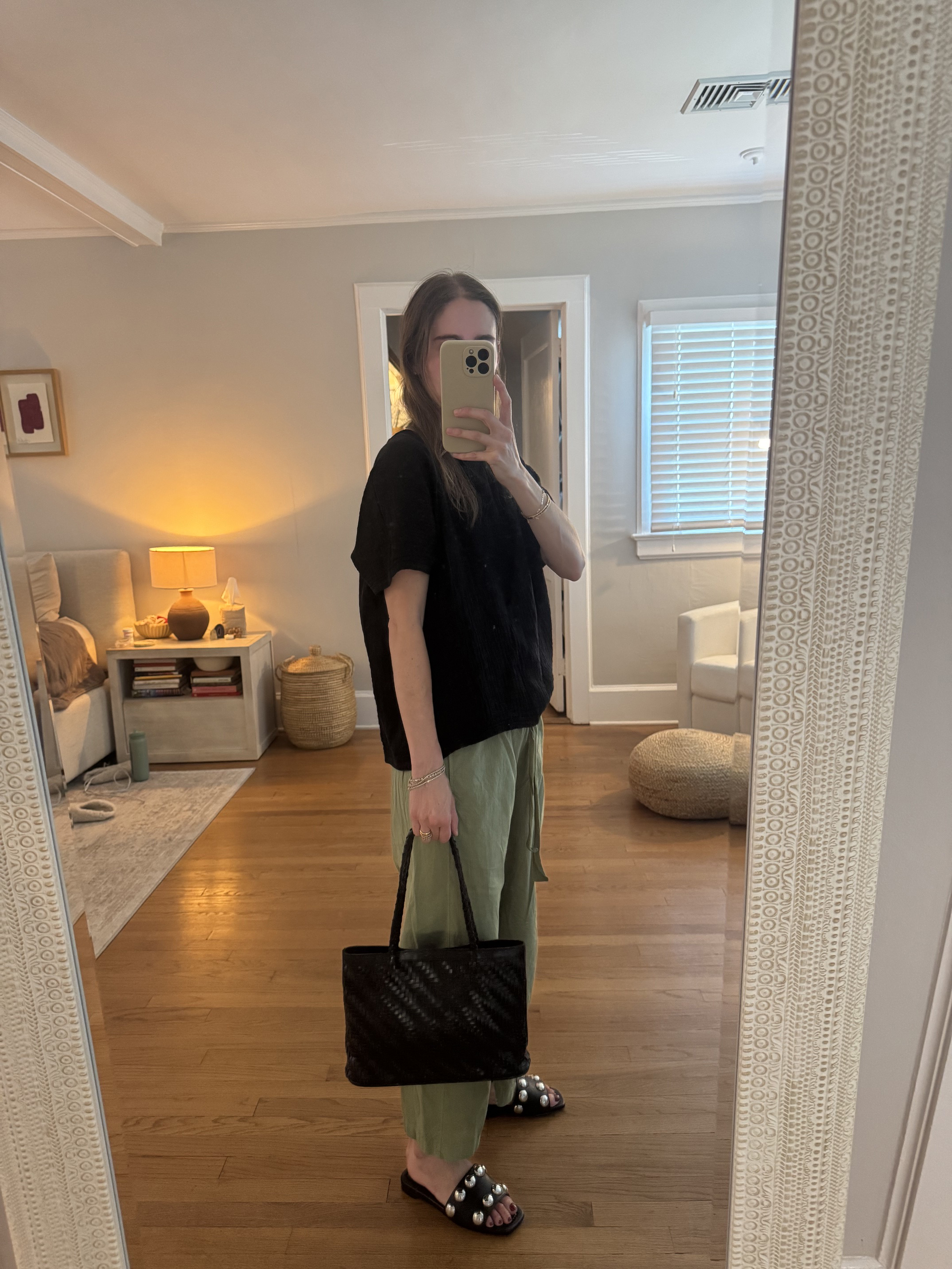 Tessa Faye O'Connell styling a Bembien bag