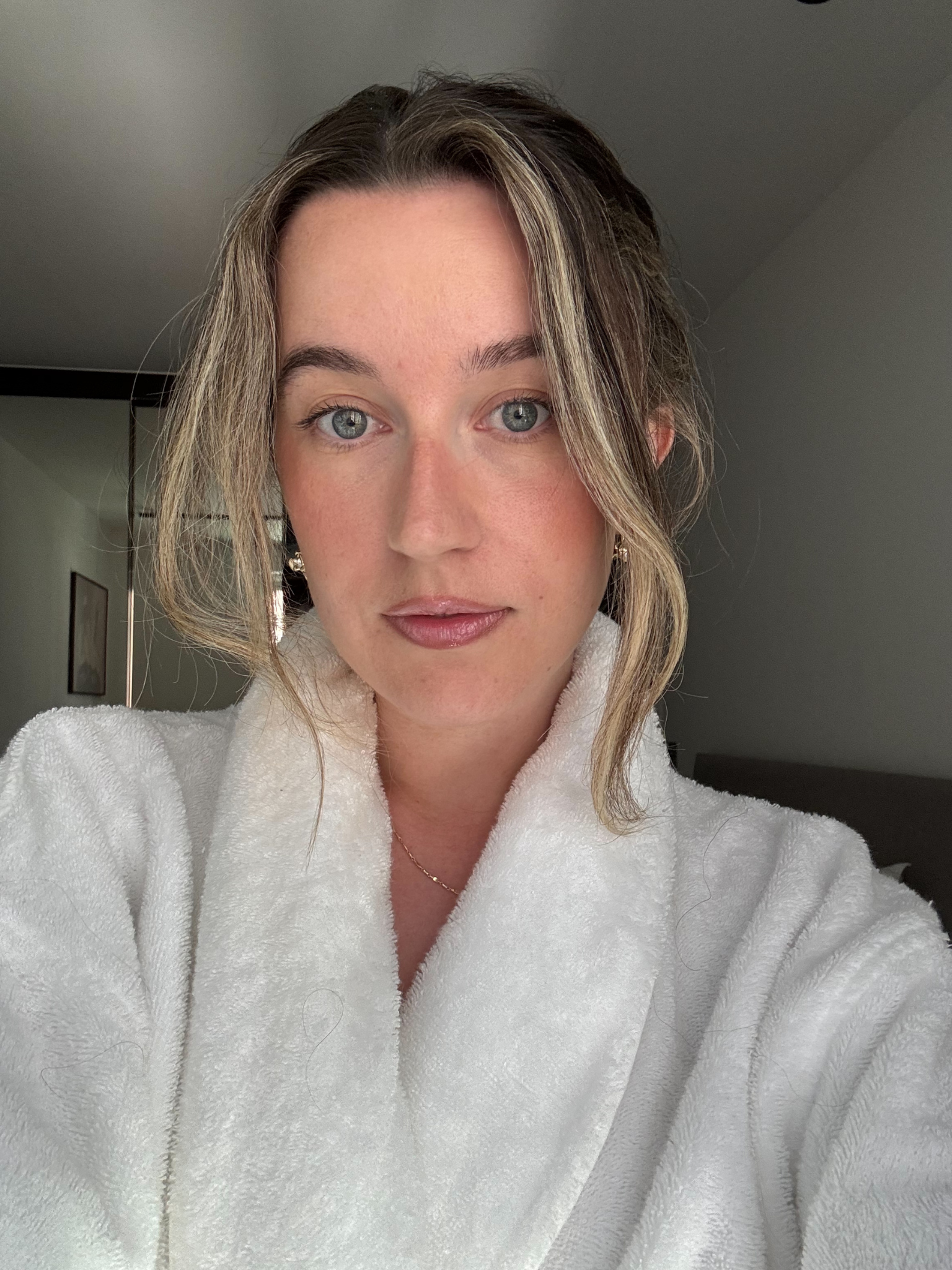 Grace Lindsay wearing Guerlain's Contour G Lip Pencil in Le Beige Praline and Dior Addict Lip Glow Oil in Mocha