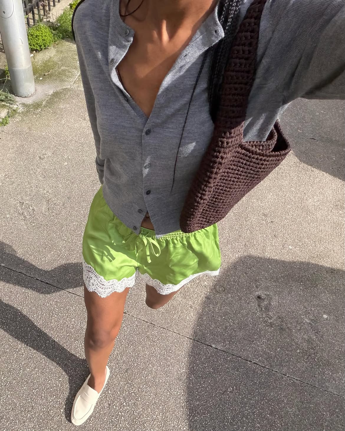 @louisahatt wearing satin shorts summer outfit