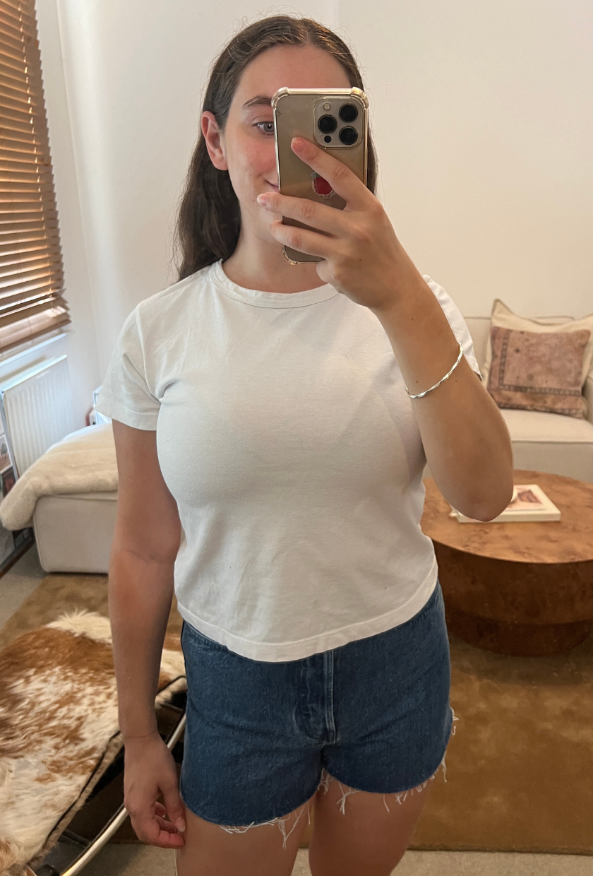 An image of Who What Wear fashion writer Ava Gilchrist wearing a pair of S&eacute;zane denim shorts in the Le Summer shade, one of the best denim shorts for women in 2026.