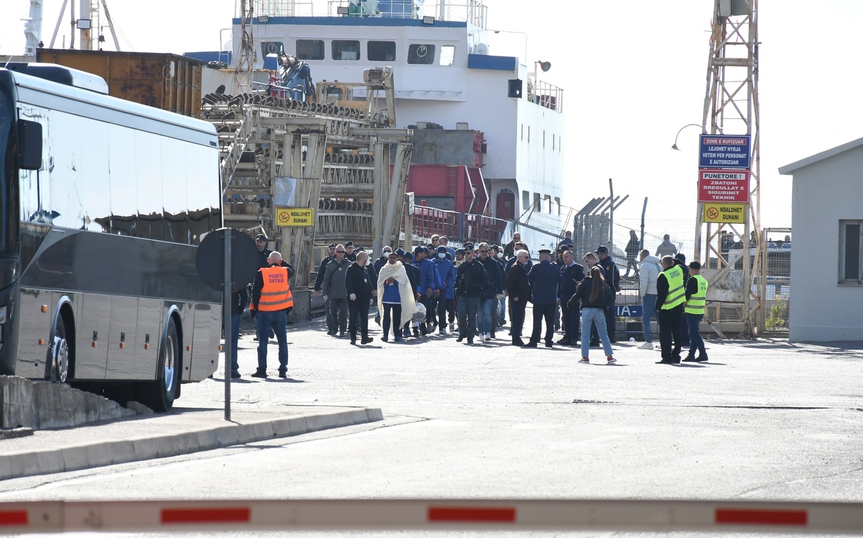 An Italian Navy ship offloads migrants at the Albanian port of Shengjin, January 28, 2025
