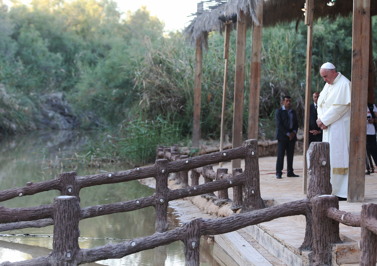 Pope Francis prays in front of the River Jordan in Bethany Beyond the Jordan/Al-Maghtas, Jordan, May 24, 2014