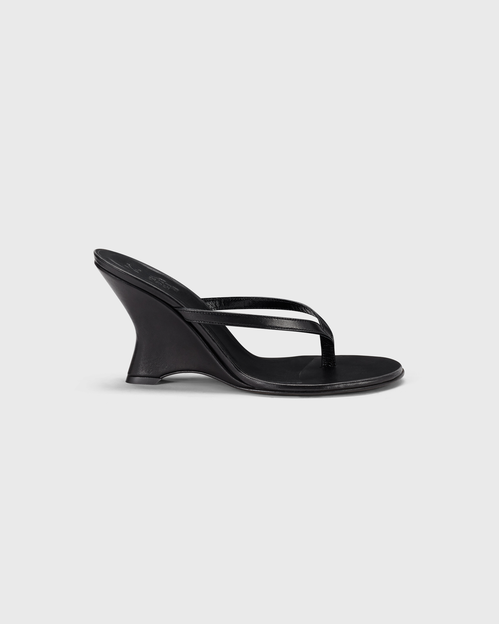 Muse Thong Wedge | Black Leather - 36