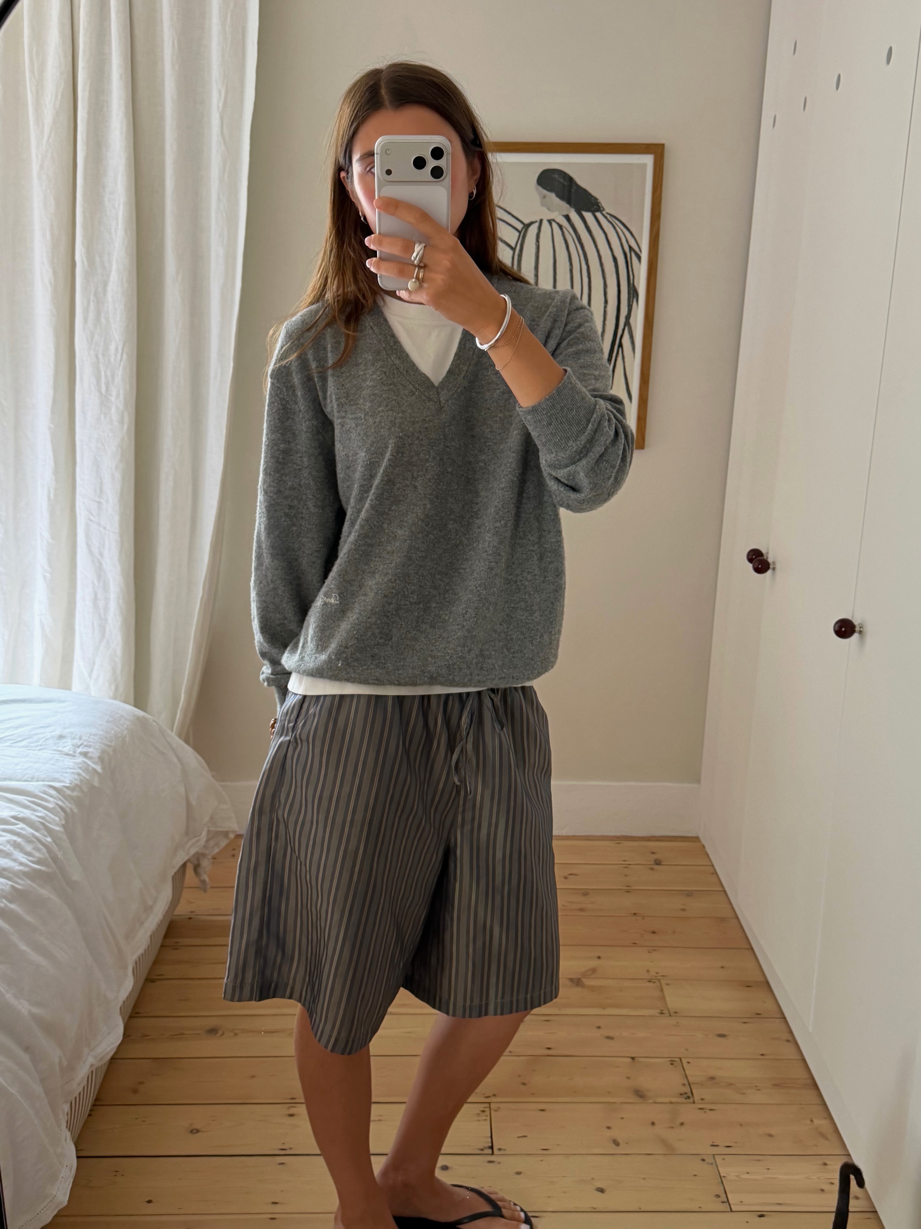 An image of a woman wearing non jeans fall outfit idea 2026