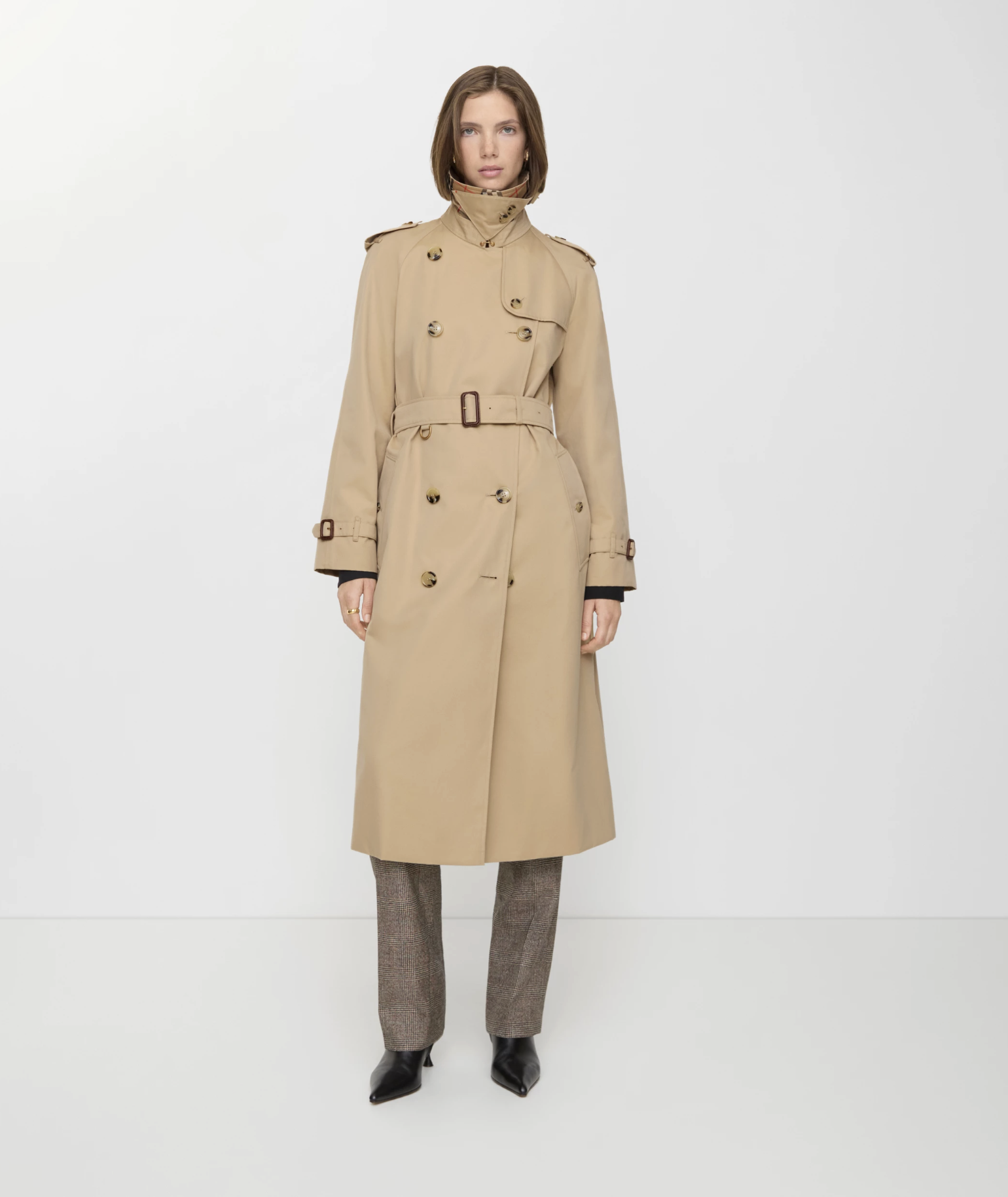 Burberry, Long Waterloo Heritage Trench Coat in Honey Beige