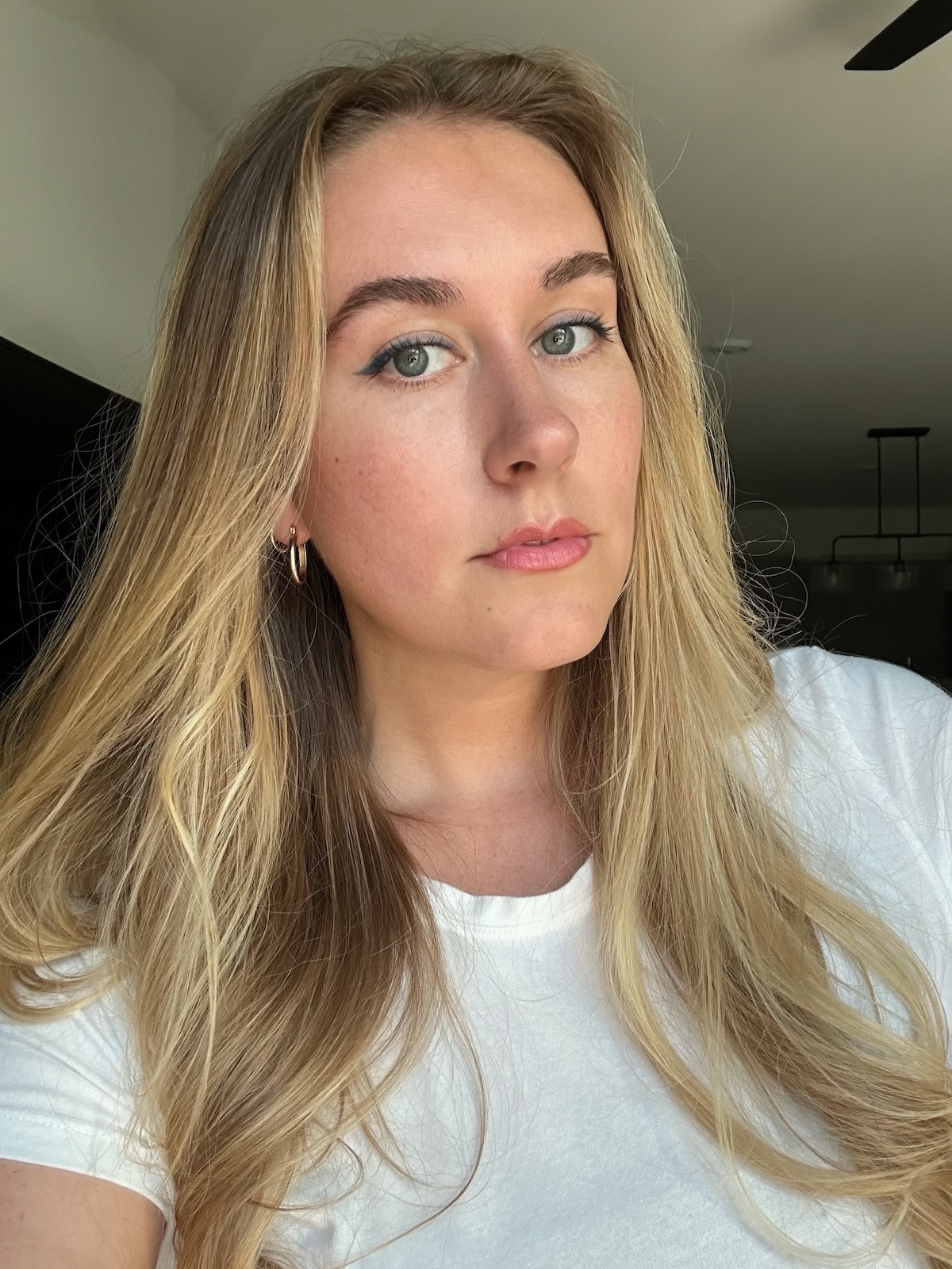Beauty editor Kaitlyn McLintock wearing Victoria Beckham Satin Kajal Eyeliner in Jeans.