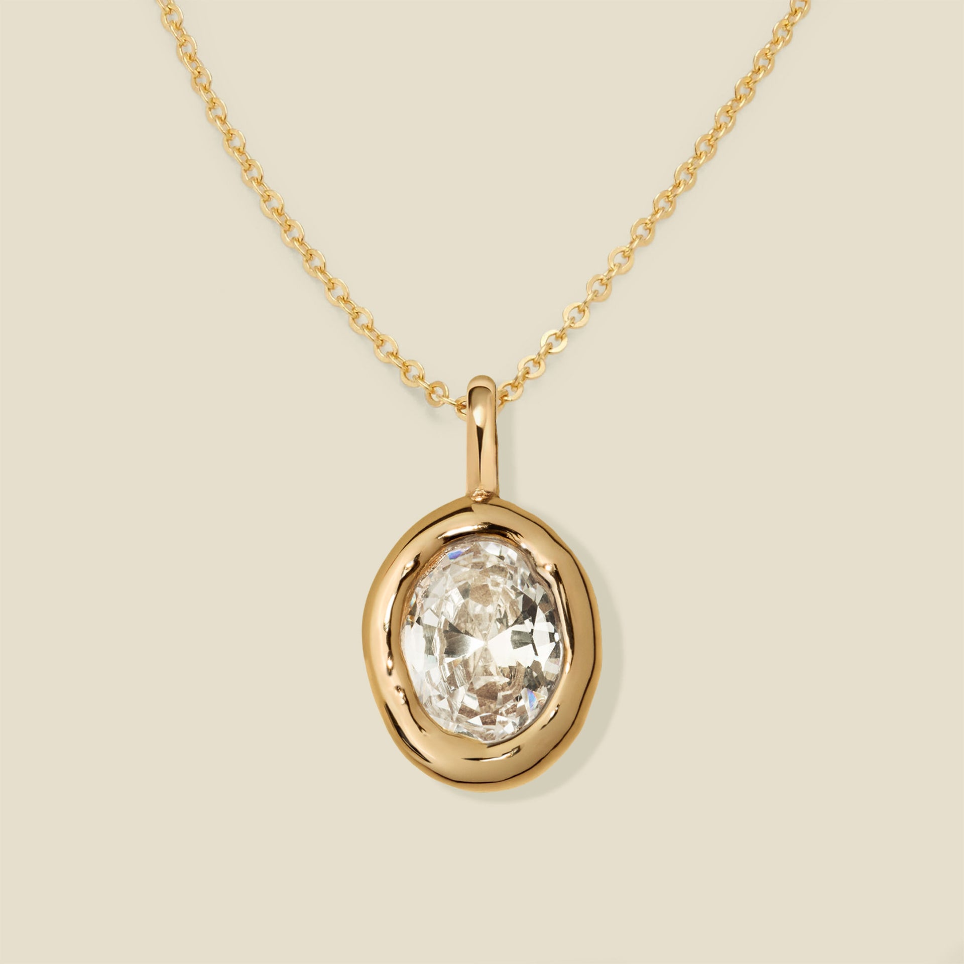 Tova Oval Charm Necklace - Gold Vermeil / 16