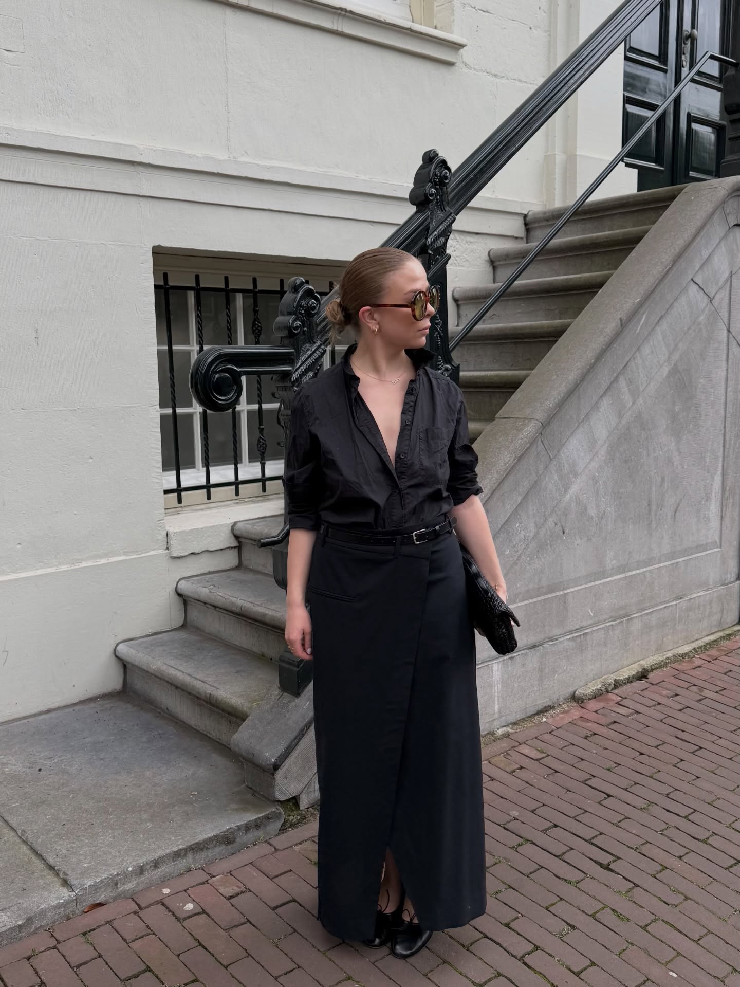 Influencer Dina Hansen wearing a linen shirt, column skirt and oversized sunglasses.