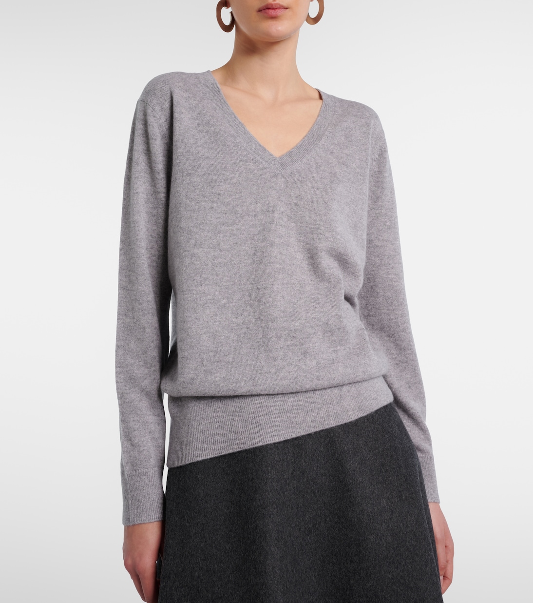 V-Neck Cashmere Sweater in Grey - Vince