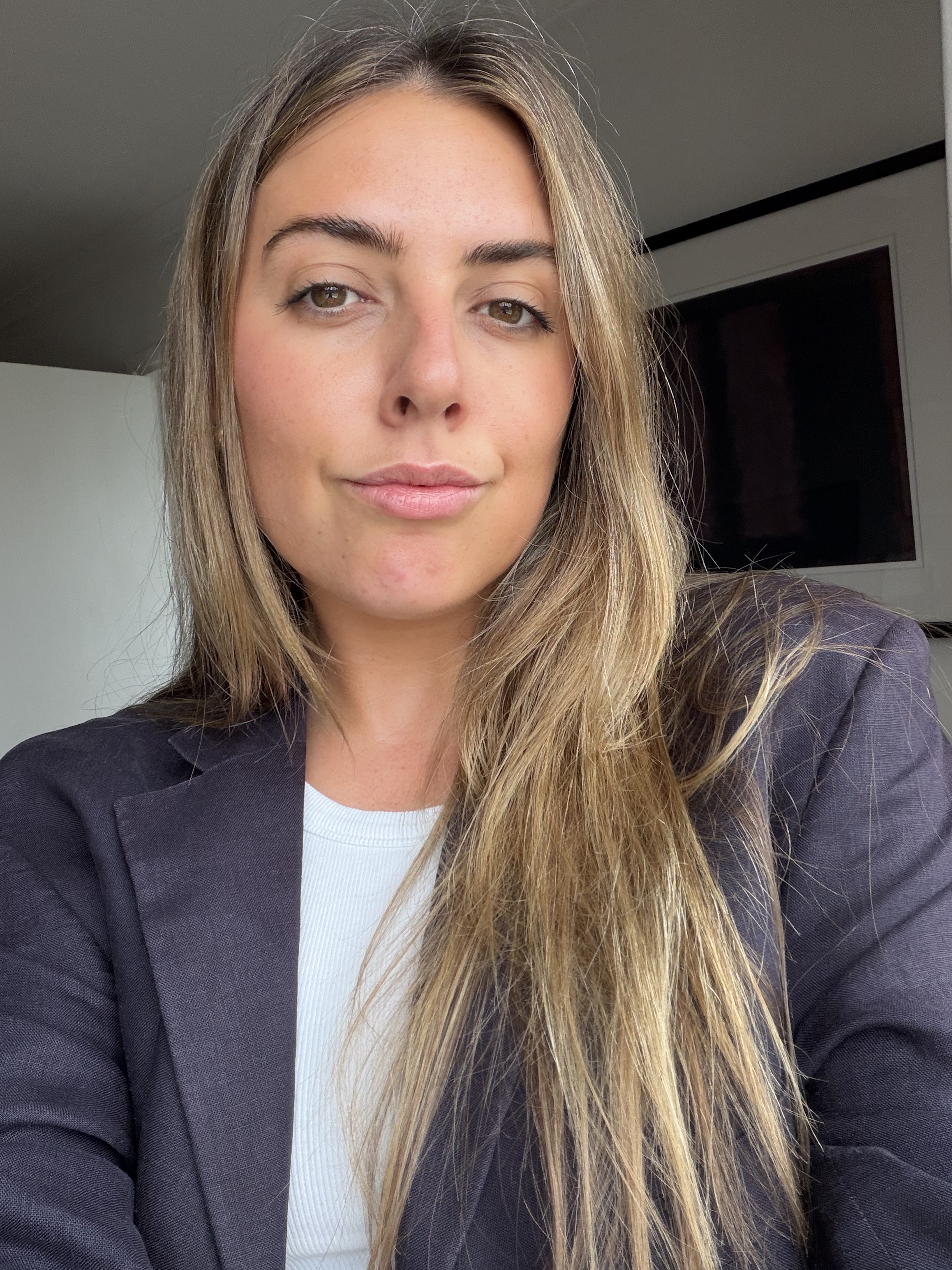 Shannon Lawlor using Chanel Les Beiges Serum Concealer