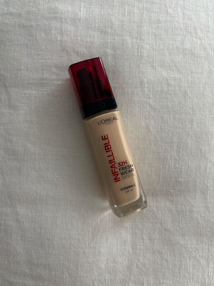 The L'Or&eacute;al Paris Infallible 32hr Freshwear Liquid Foundation on a white linen background