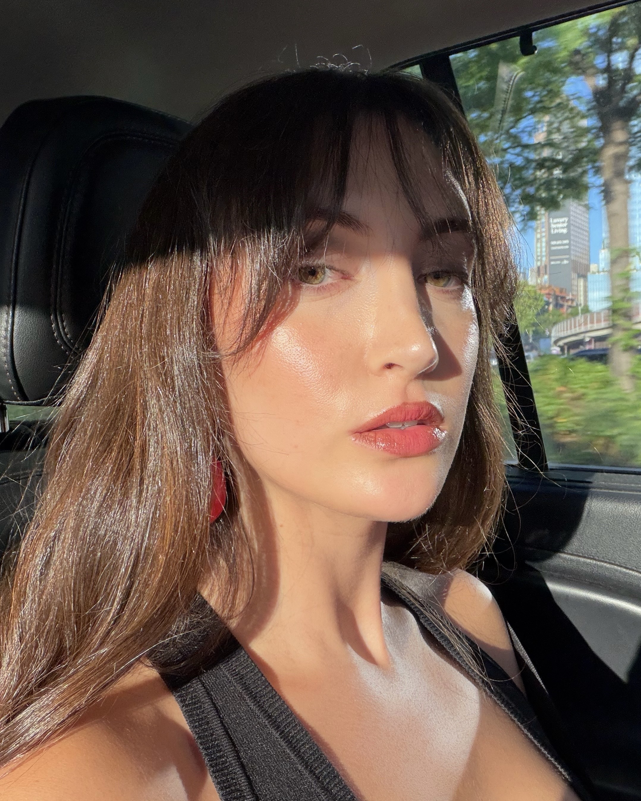 Who What Wear associate beauty editor Alyssa Brascia after using the Drmtlgy FacialRX Daily Peel Pads for a week.
