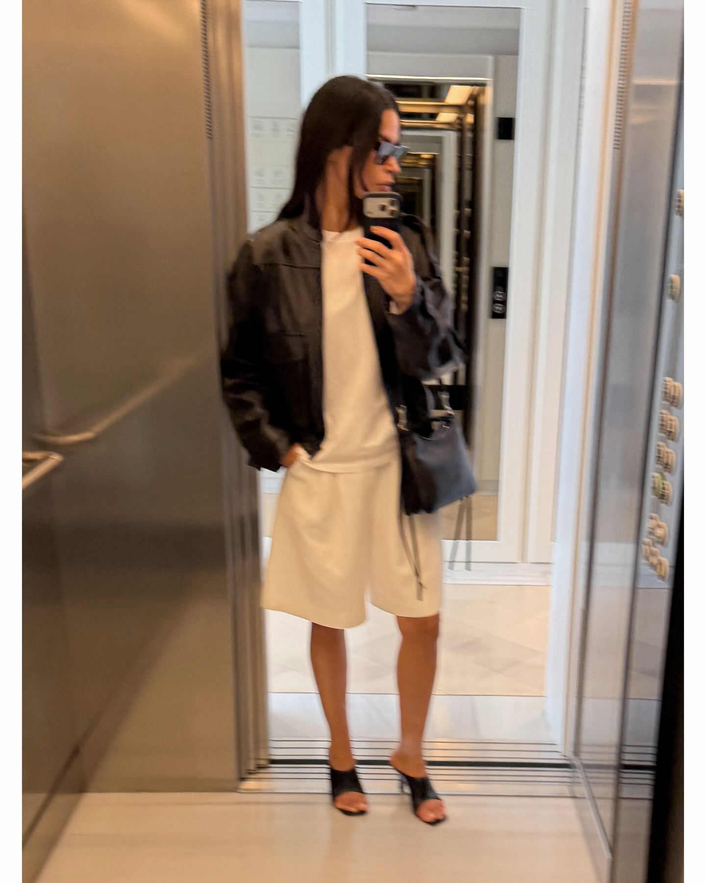 A woman wearing minimalist fall 2026 outfit idea.