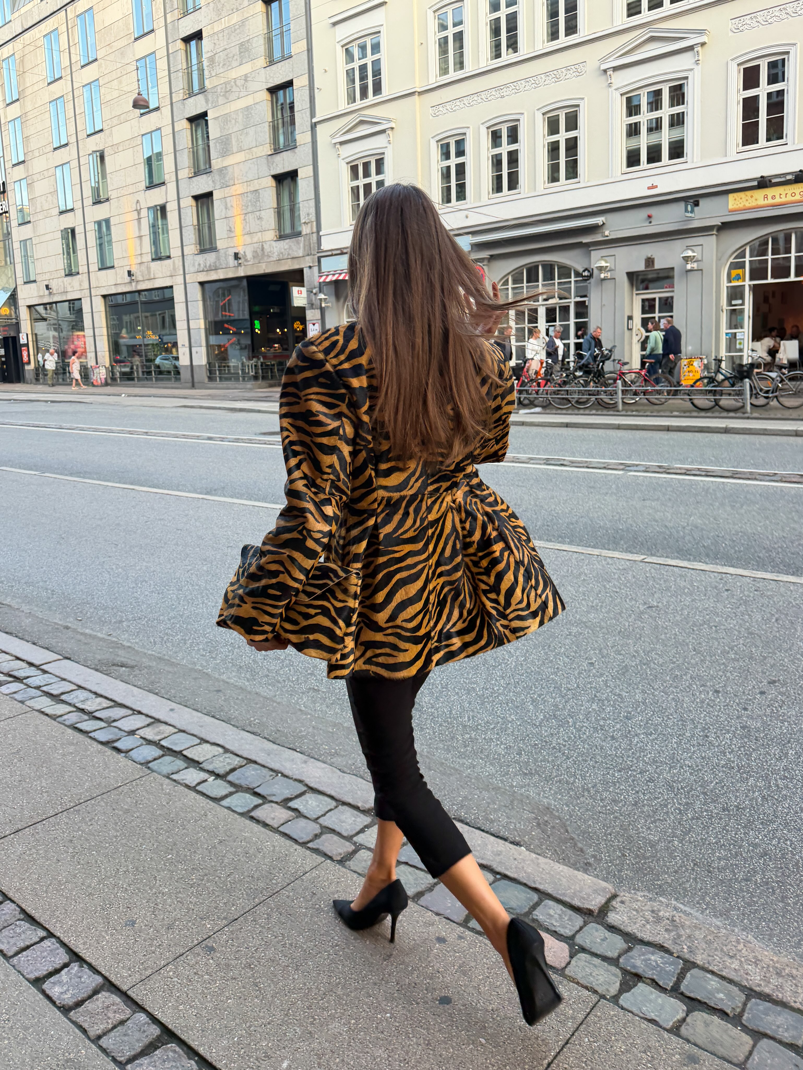 A woman wearing fall shoes with capri pants in 2026.