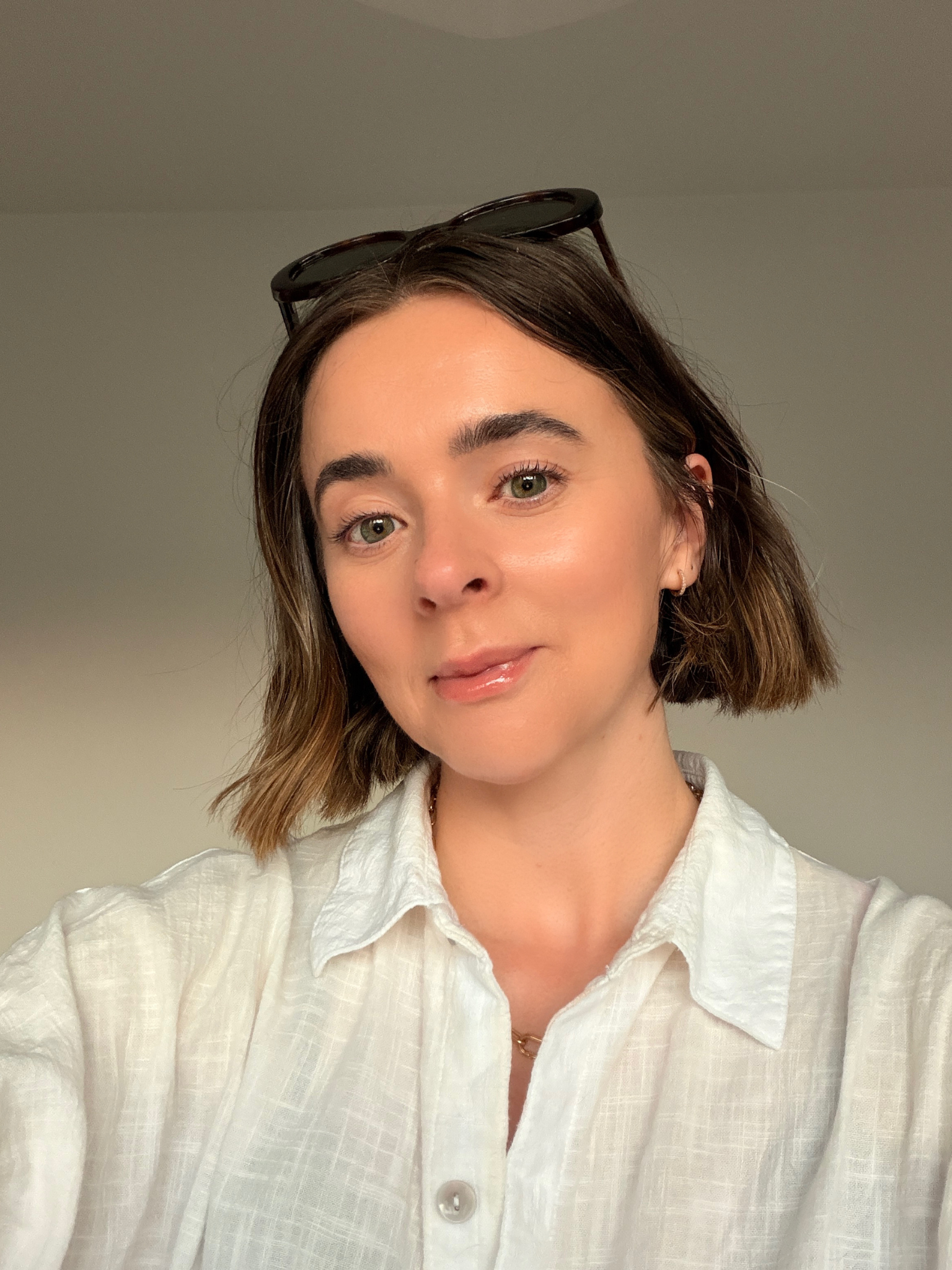 Freelance beauty editor Grace Day wearing Vieve's lipgloss in Socialite