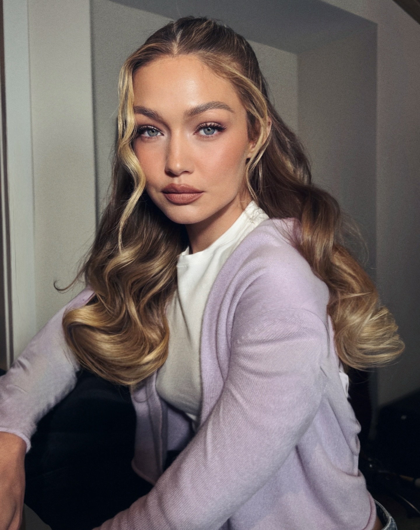 Gigi Hadid with ribbon highlights hair trend
