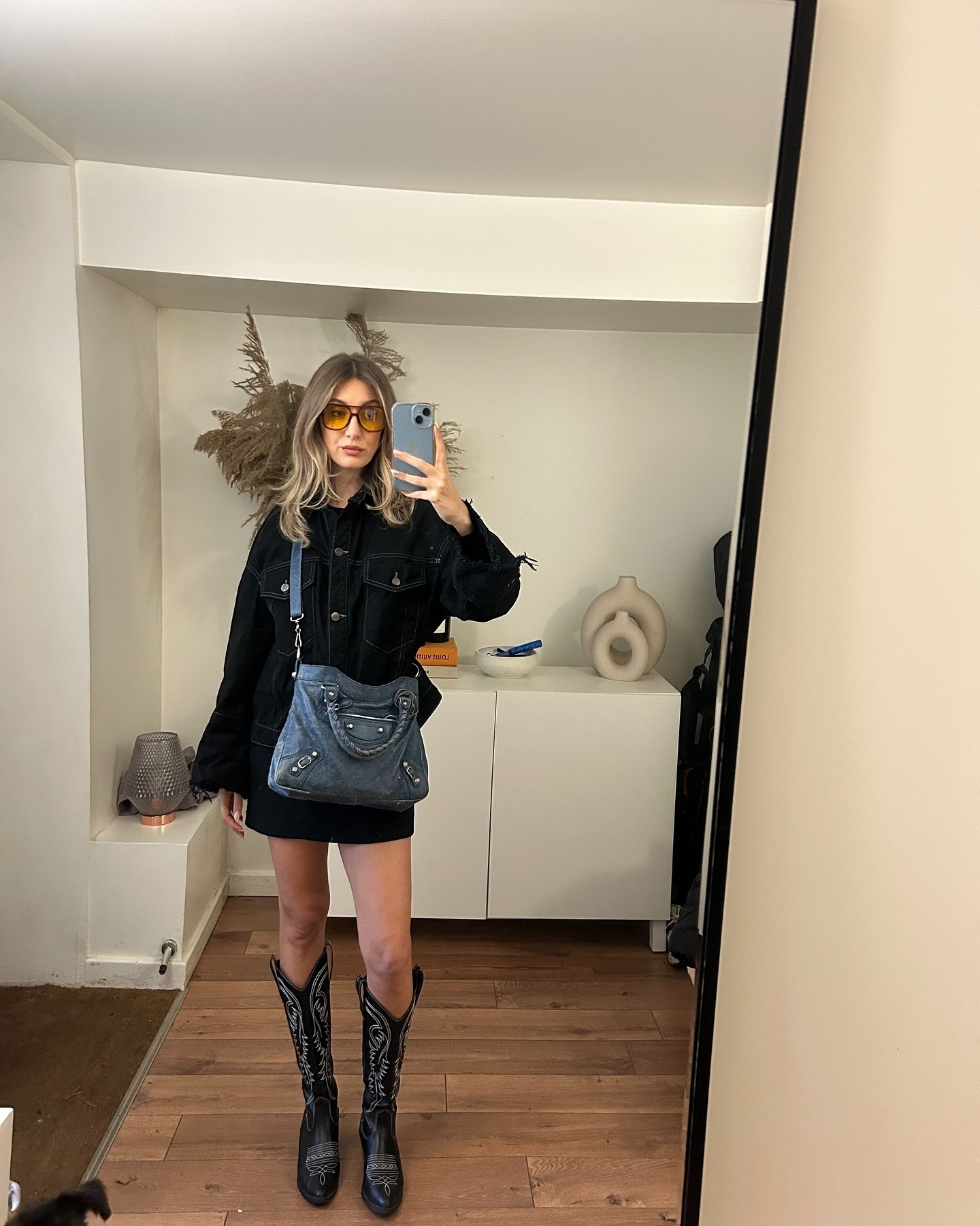 @hollyjone_s wearing a fall outfit