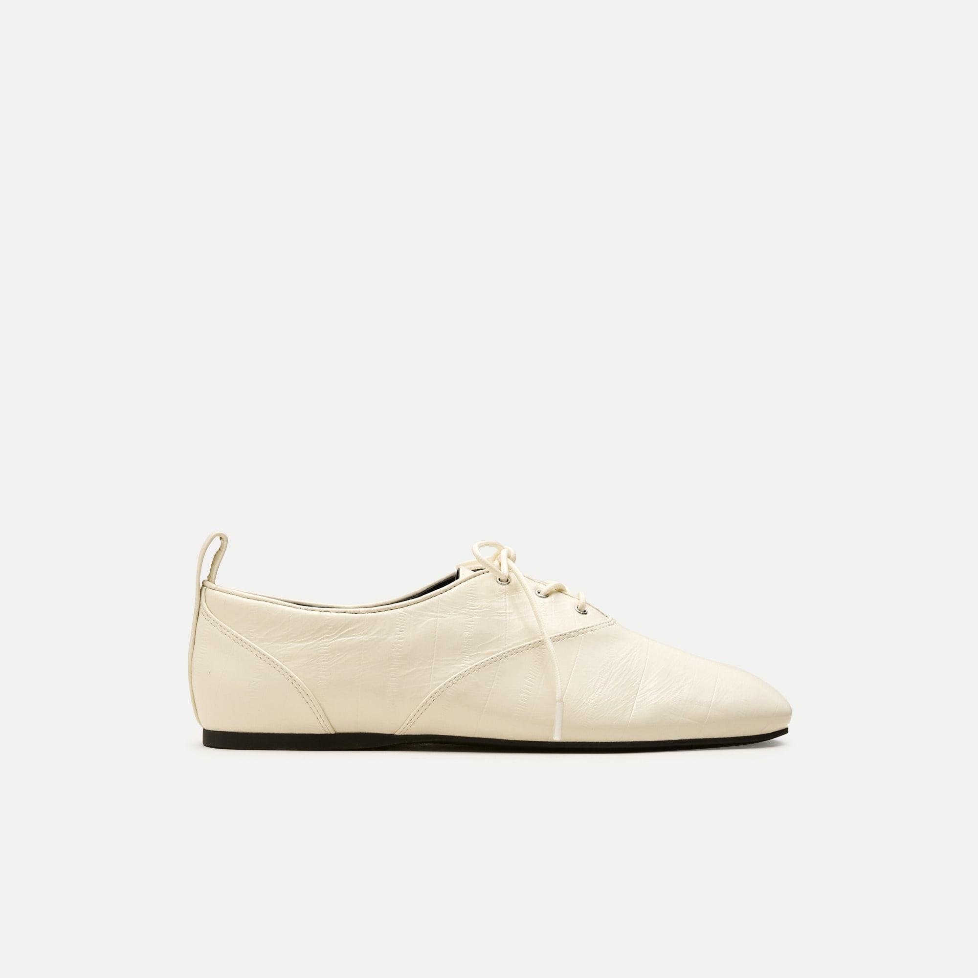 Verona Lace-Up Flats in Eel-Embossed Leather
