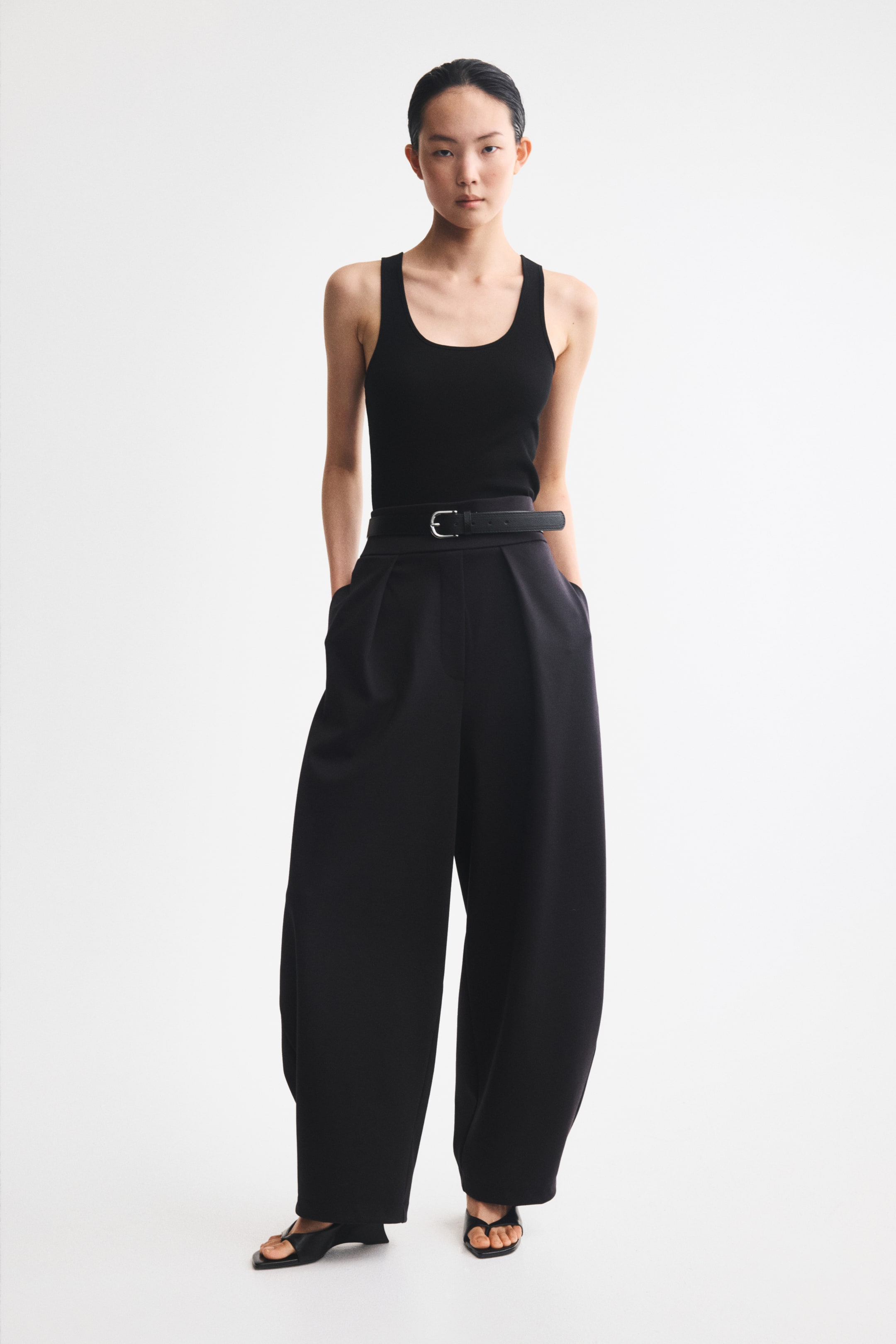 Pleated Barrel Trousers