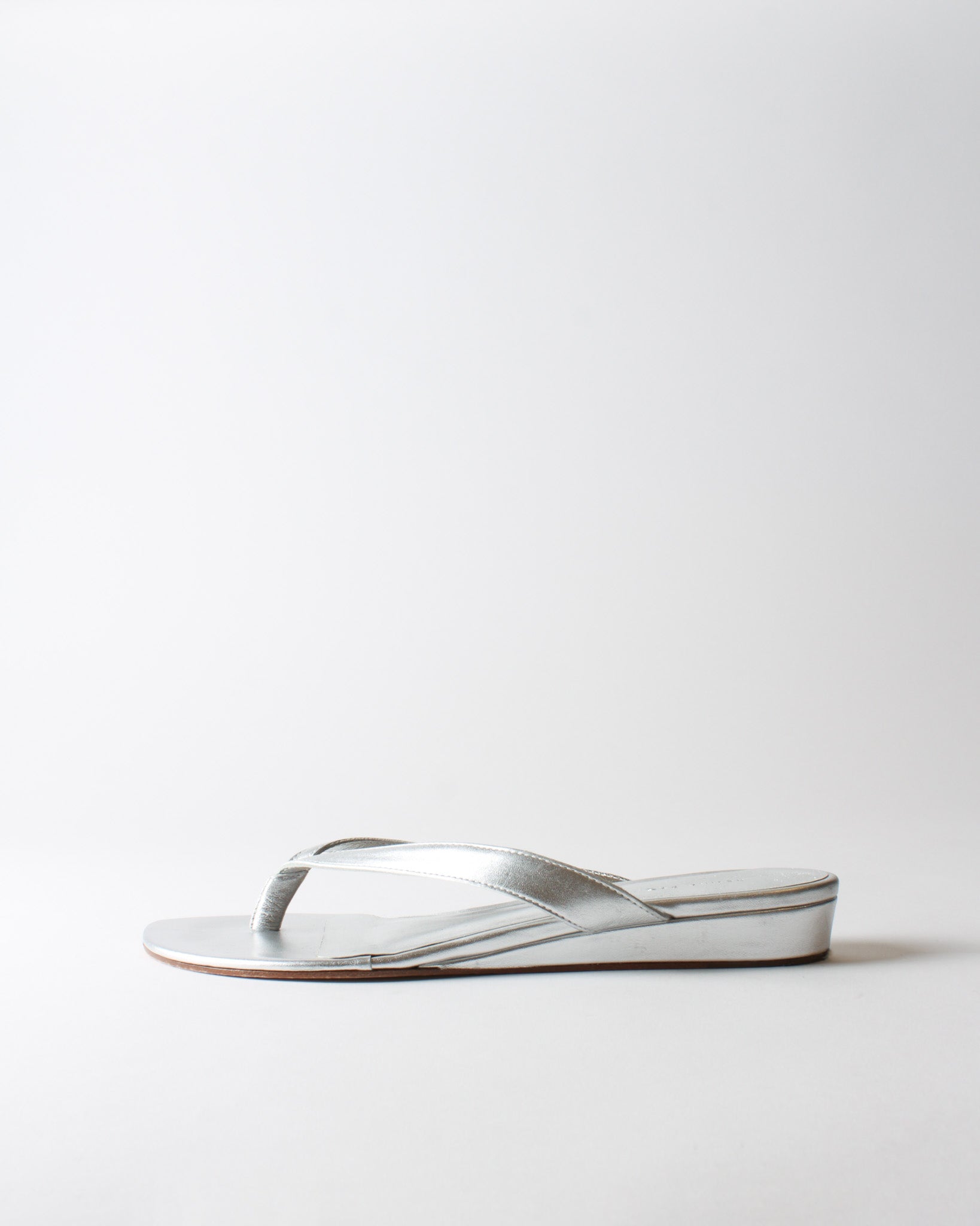 Wedge Thong Leather Metallic Silver