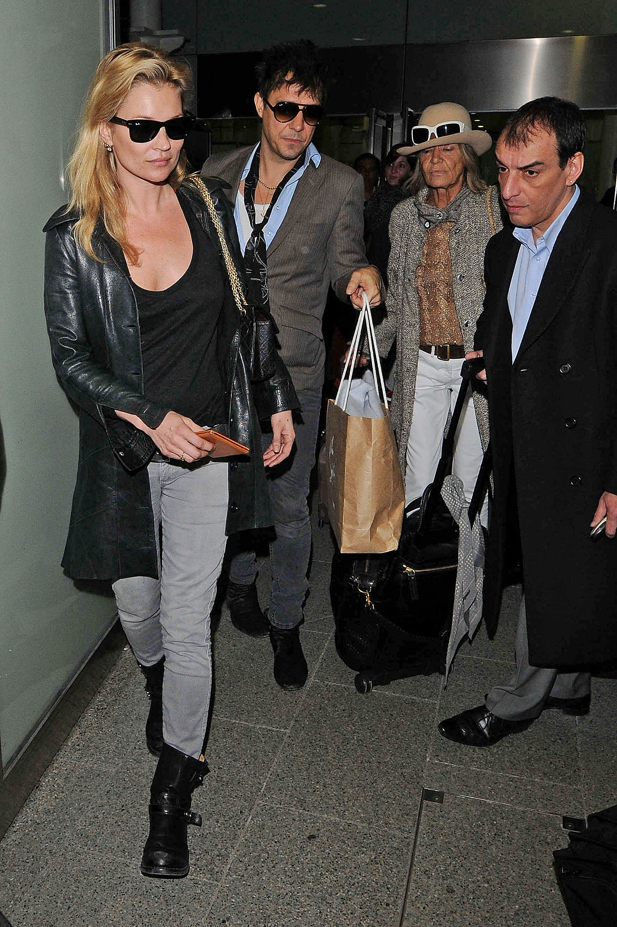 Kate Moss airport outfit.