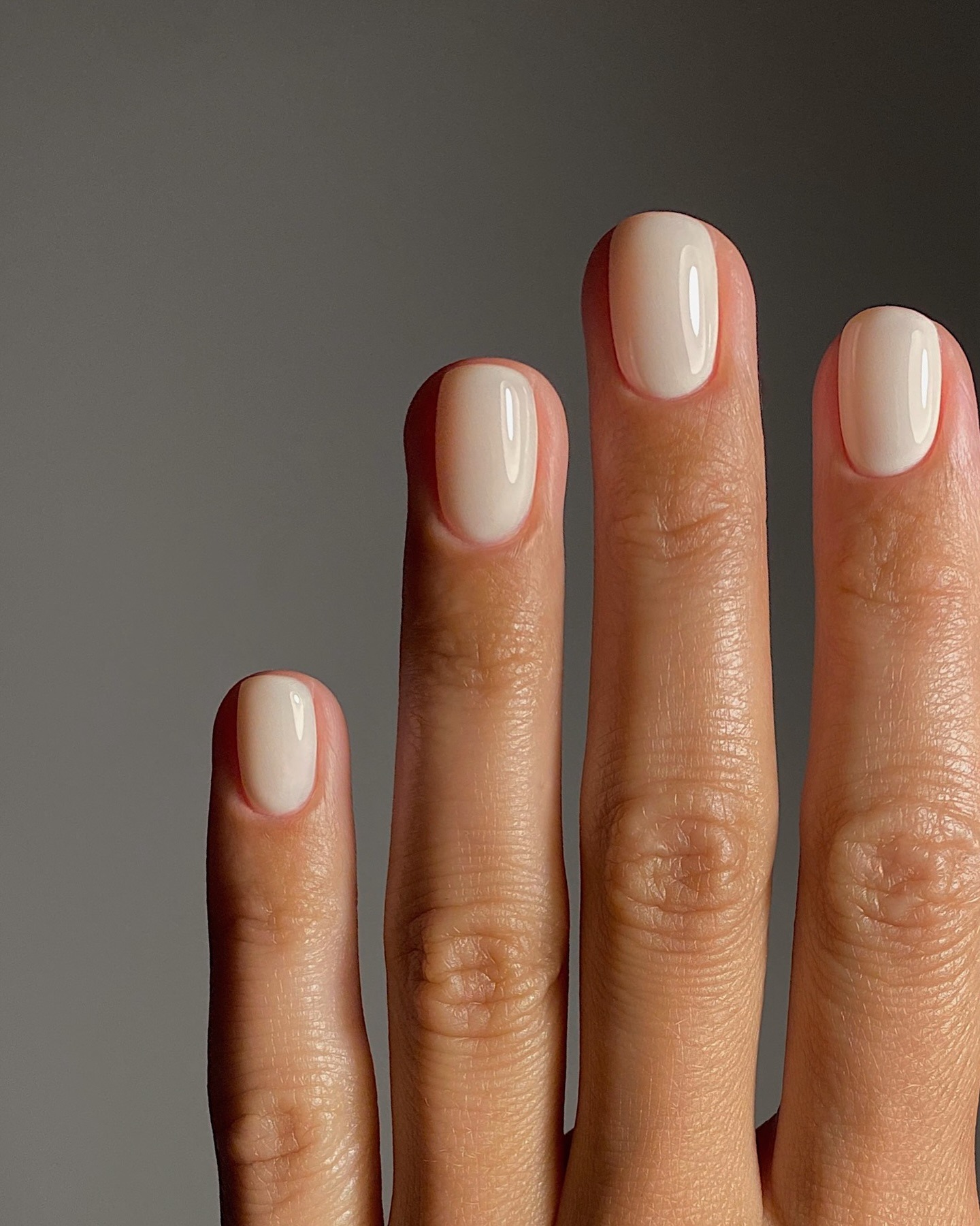 a creamy linen nail look