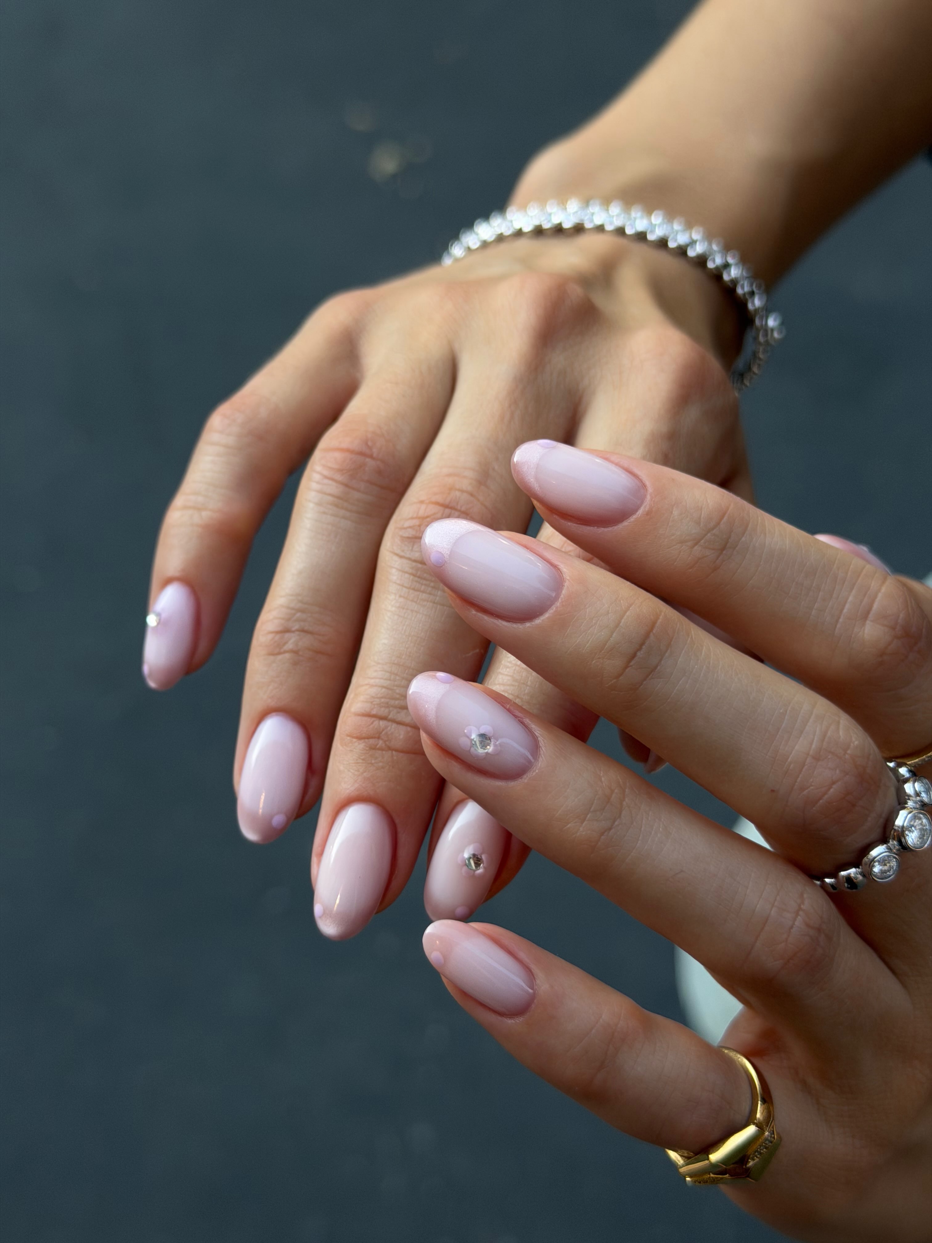 Monochromatic velvet tips