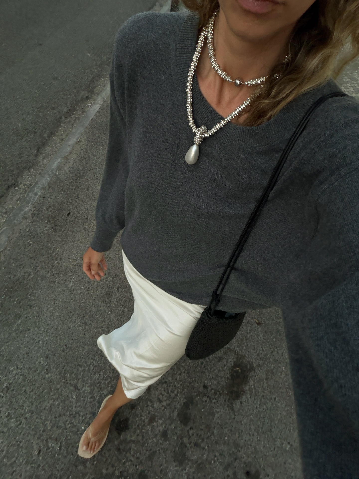 A woman wearing minimalist fall 2026 outfit idea.
