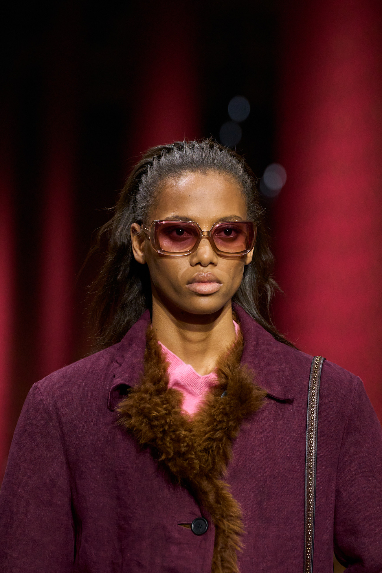 a model wears a zig-zag headband on the runway.
