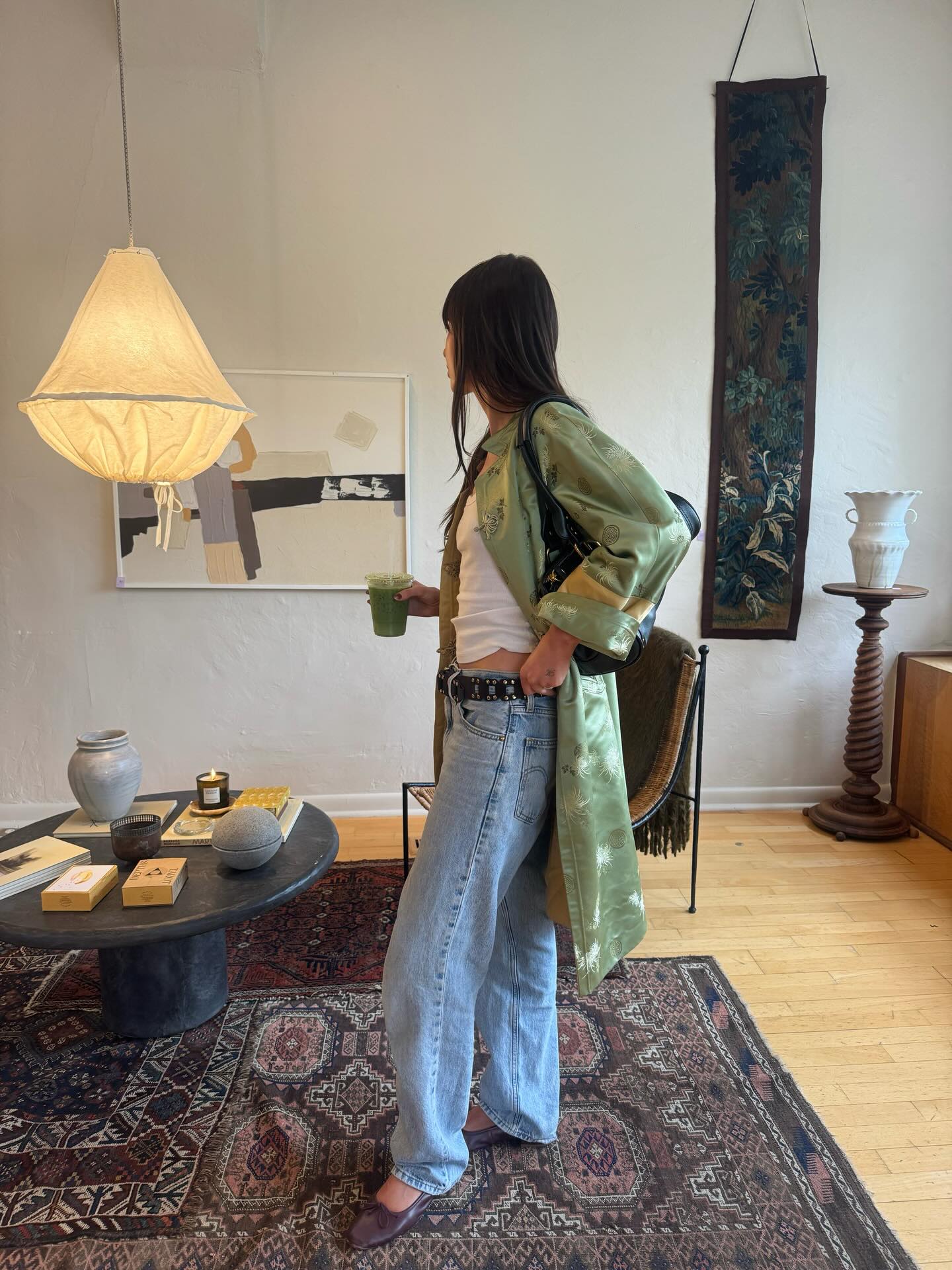 An image of @makenna_alyse wearing an antique-inspired robe with a white tank top and blue jeans.