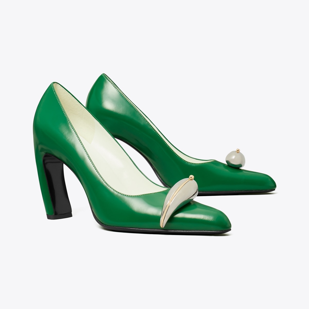 Pierced Pump in Green, Size 6.5