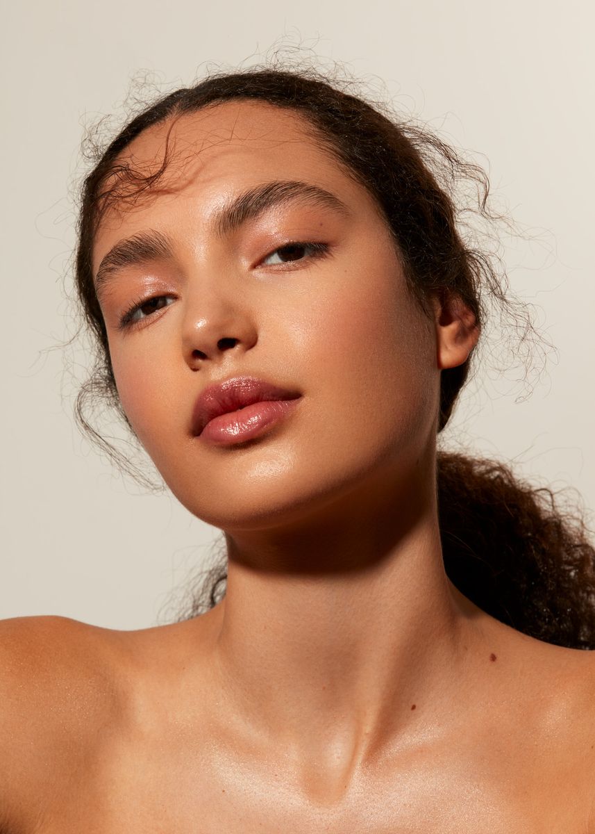 A model with natural makeup